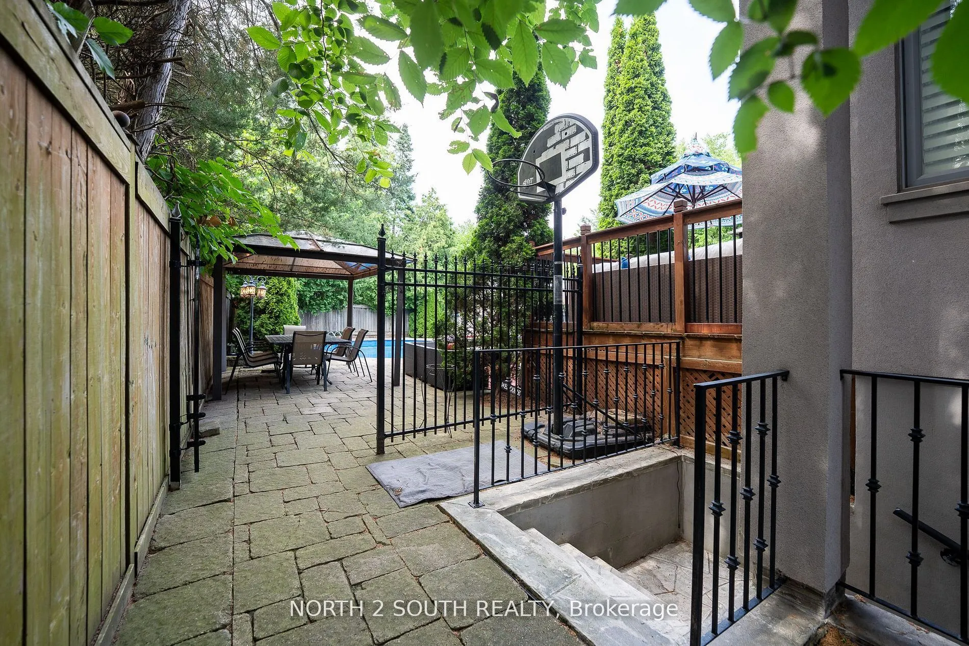 339 Burnhamthorpe Road