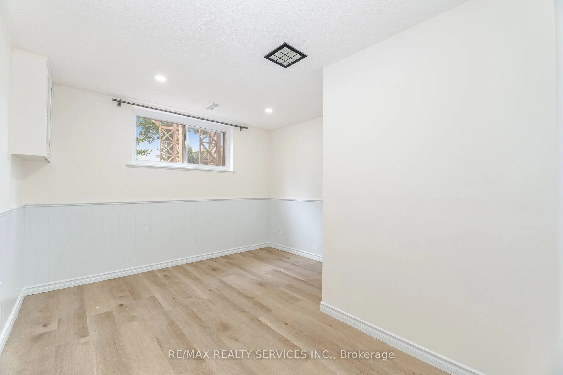 7386 Netherwood Road