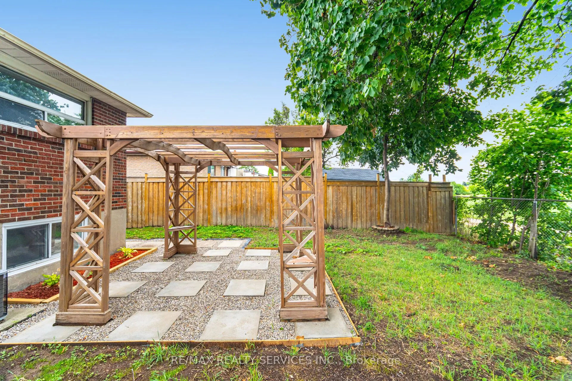 7386 Netherwood Road