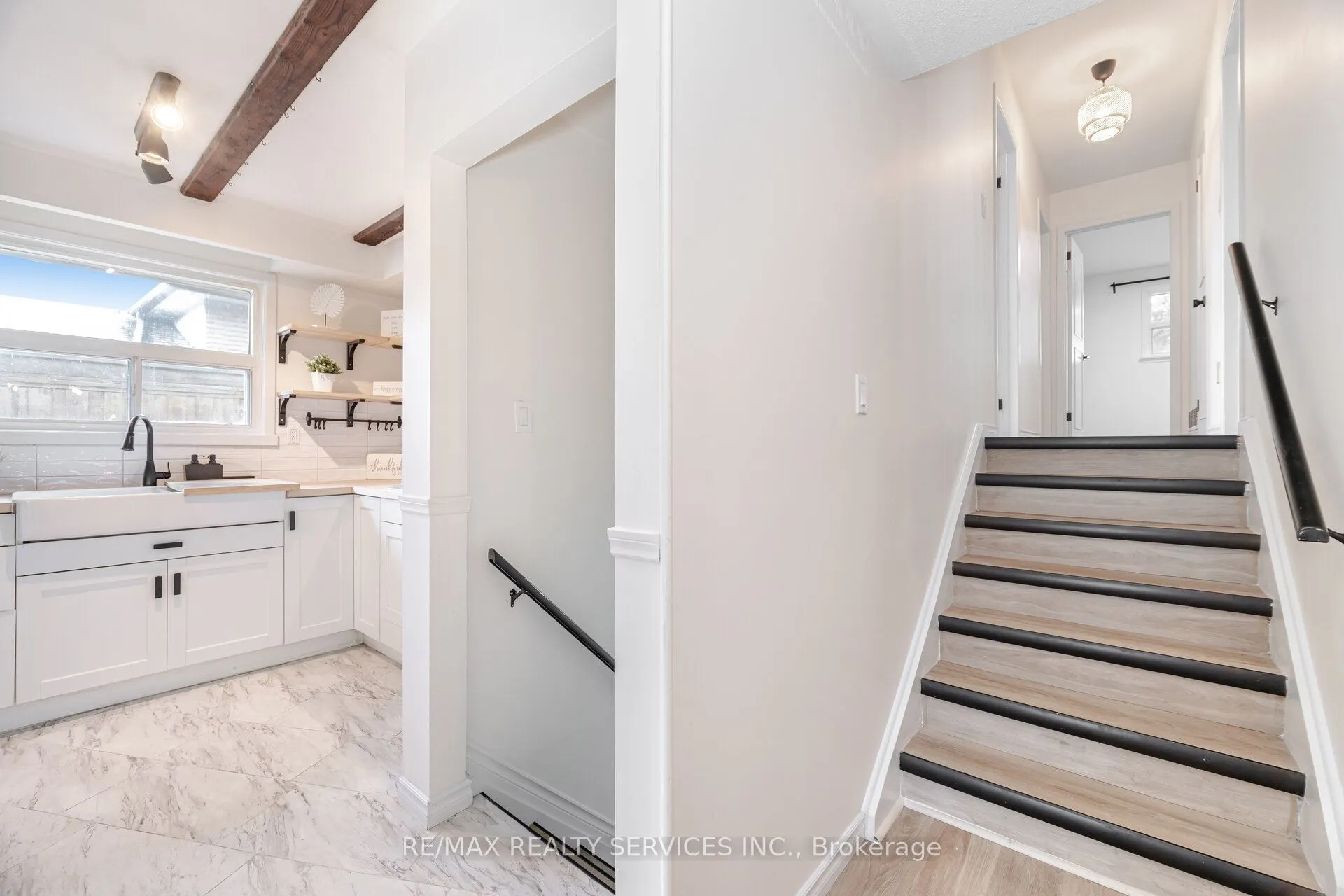 7386 Netherwood Road