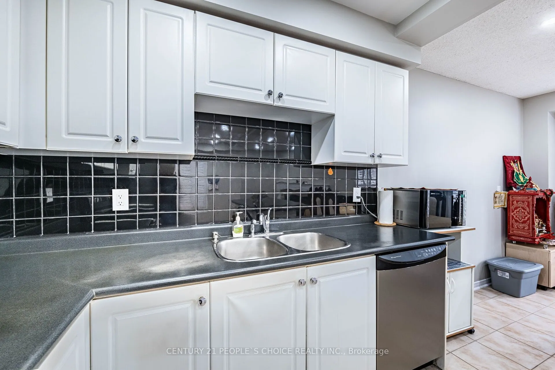 22 Domenico Crescent