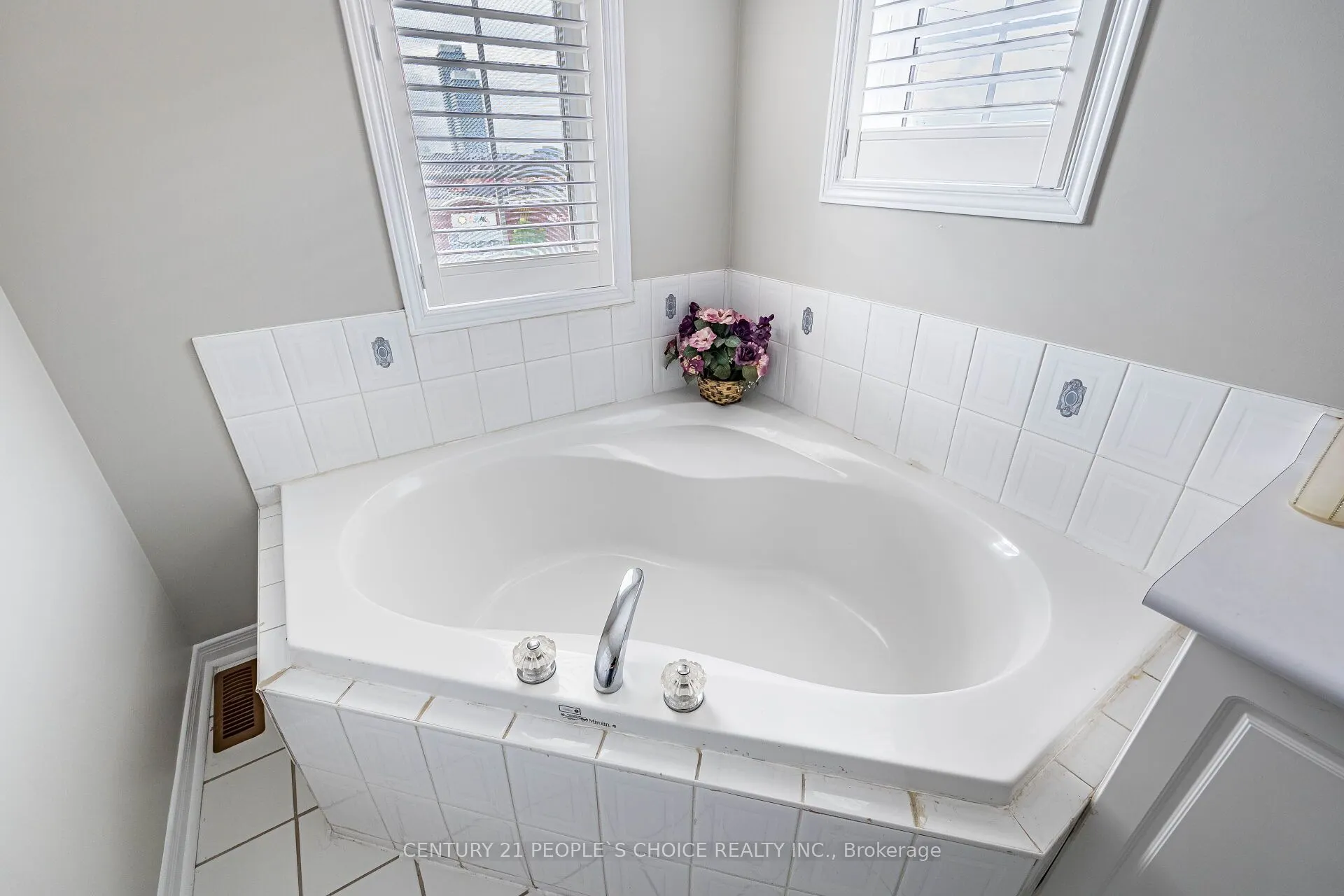22 Domenico Crescent