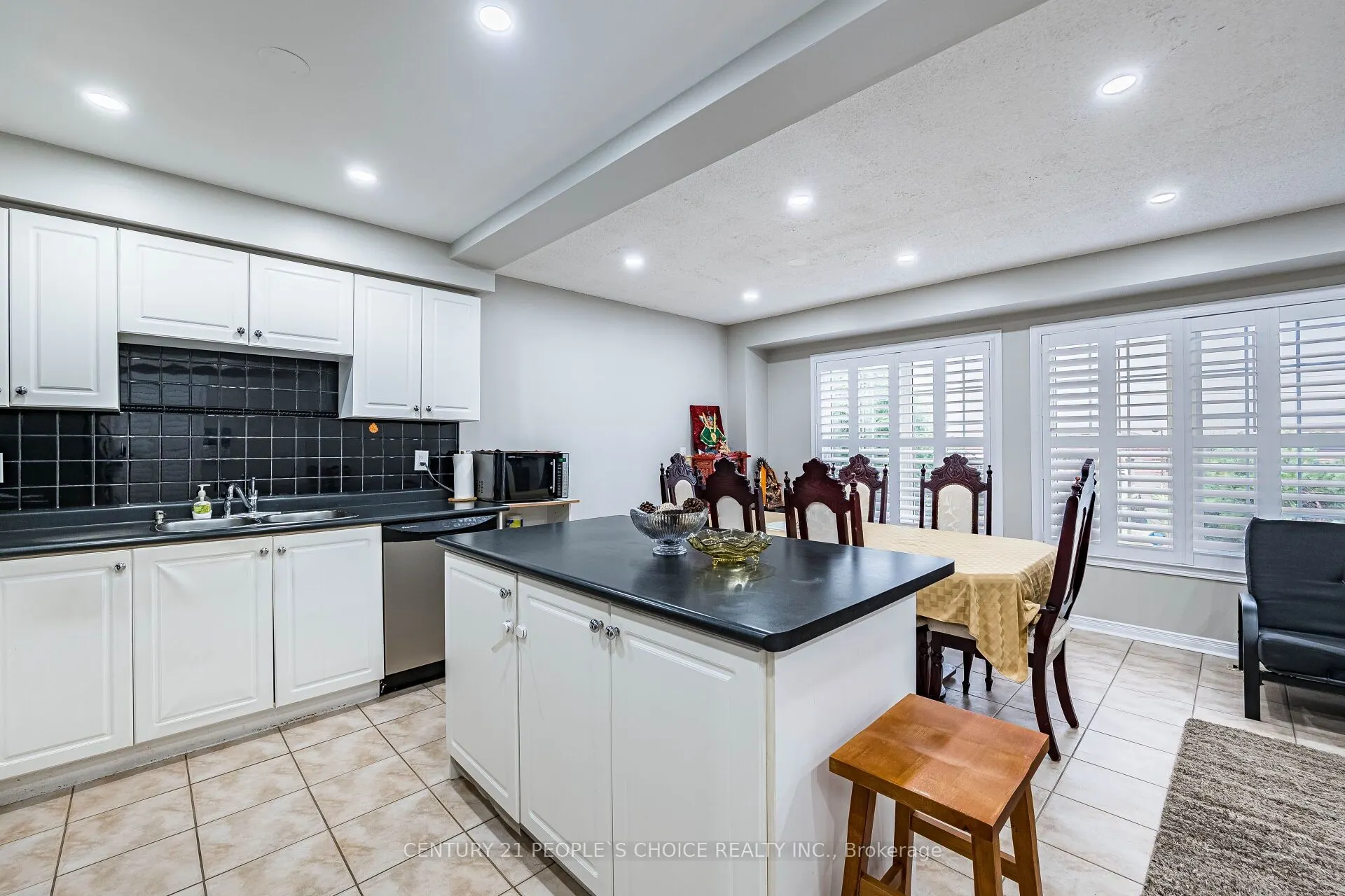 22 Domenico Crescent