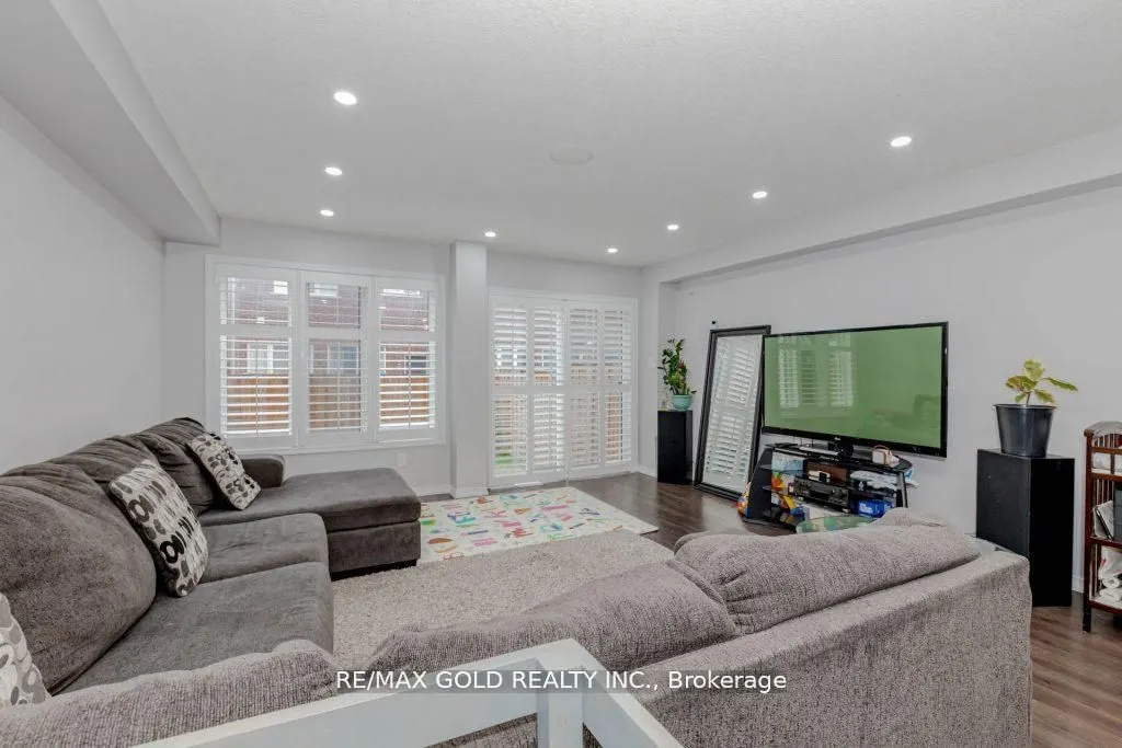 475 Queen Mary Drive