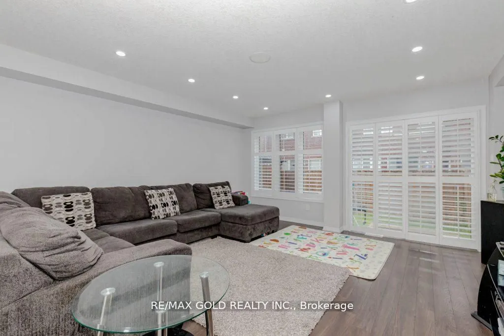 475 Queen Mary Drive
