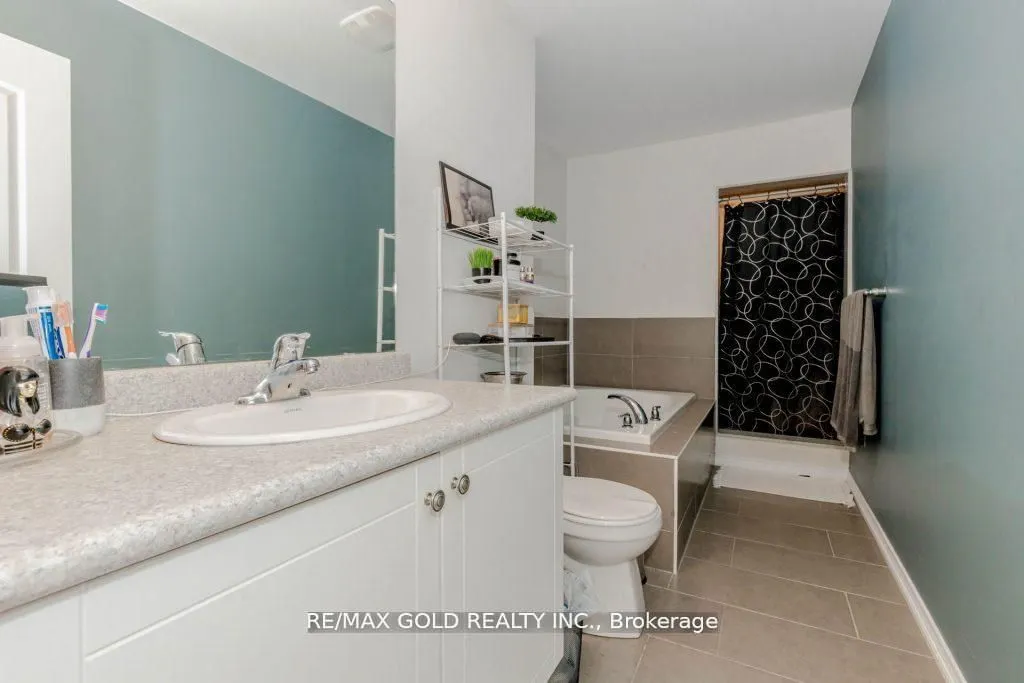 475 Queen Mary Drive