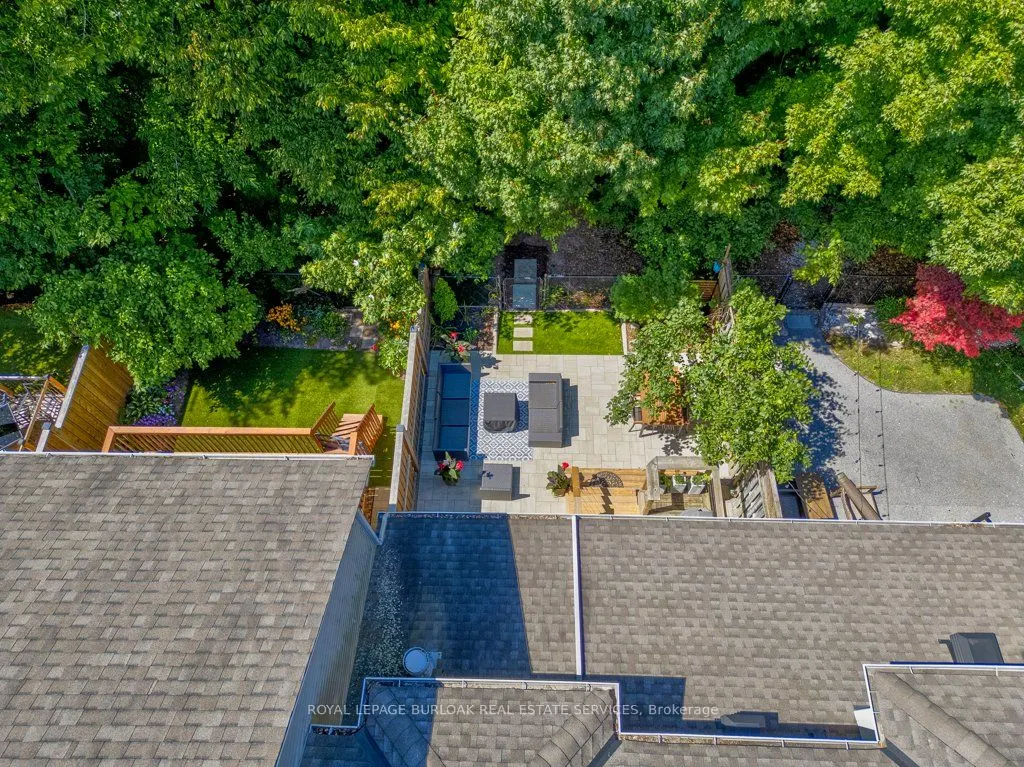 2044 Broadleaf Crescent