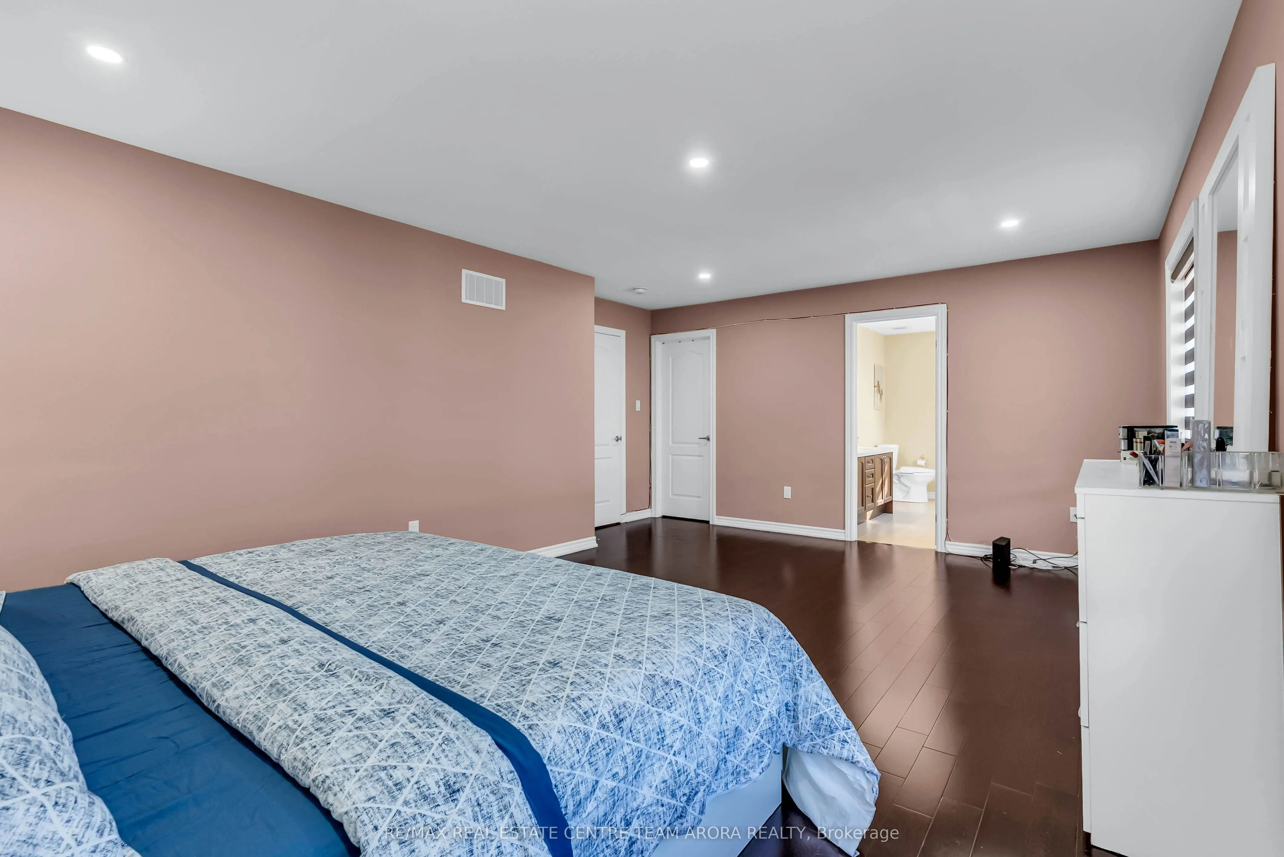 25 Hammerhead Road