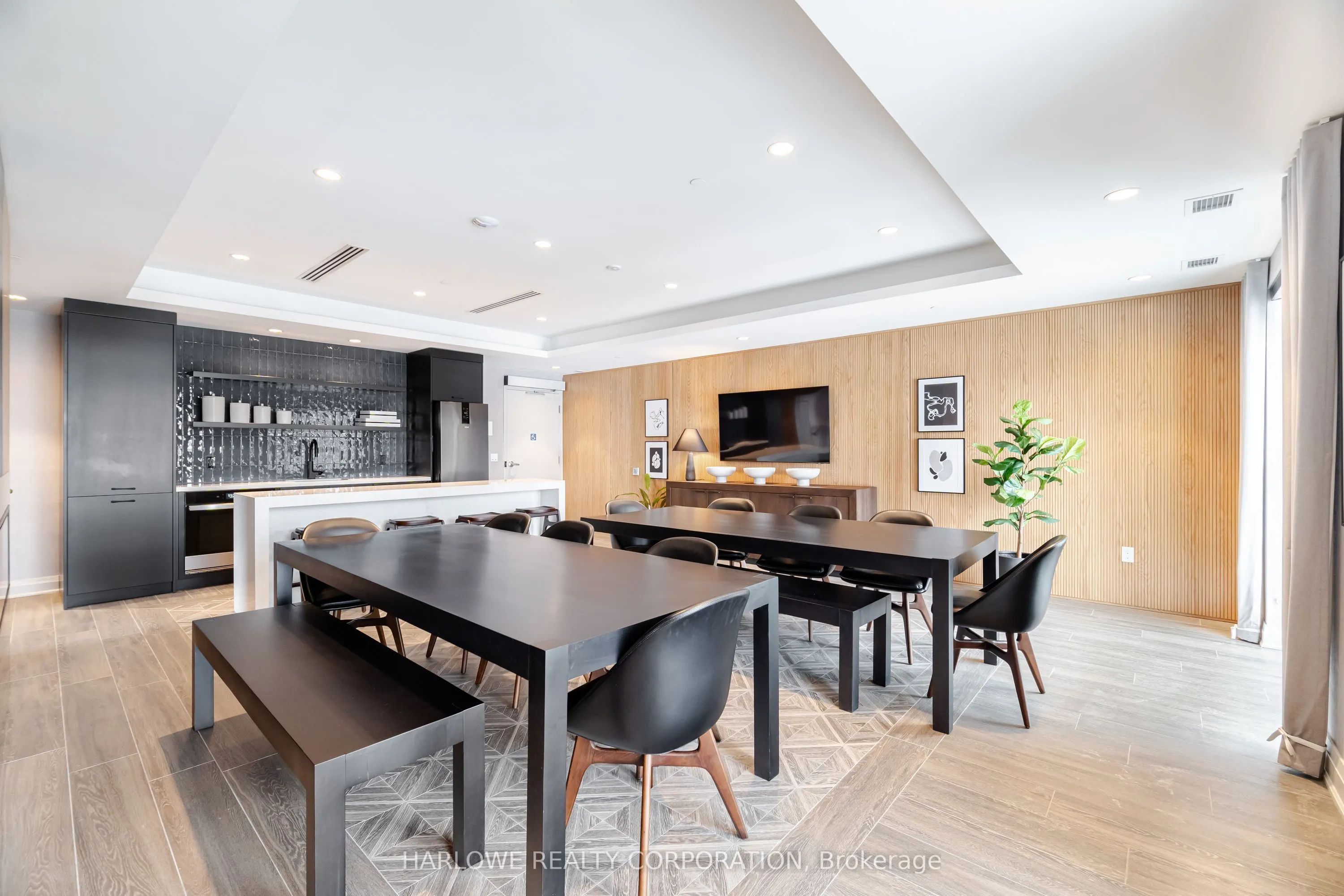 490 Gordon Krantz Avenue, #515