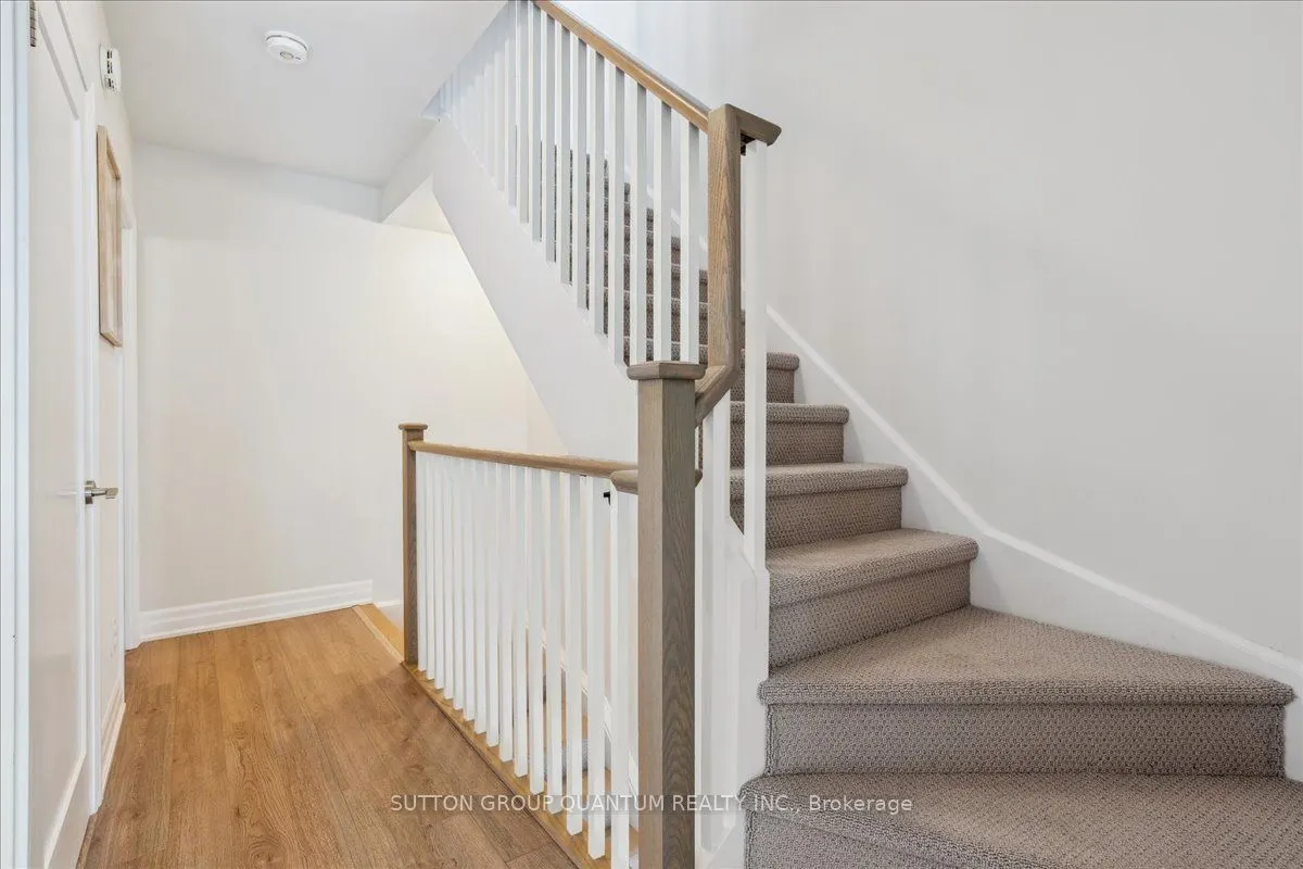 652 Cricklewood Drive, #220