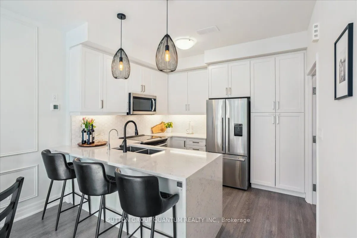652 Cricklewood Drive, #220