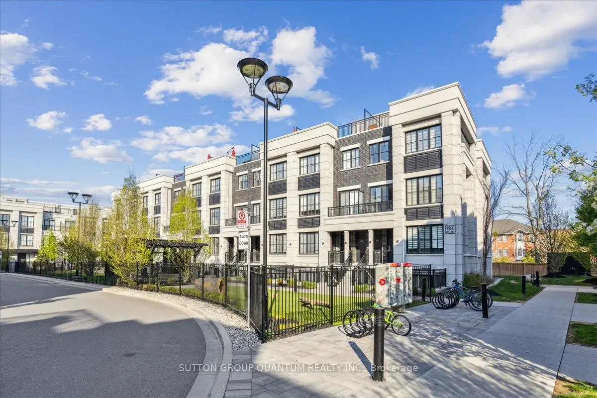 652 Cricklewood Drive, #220