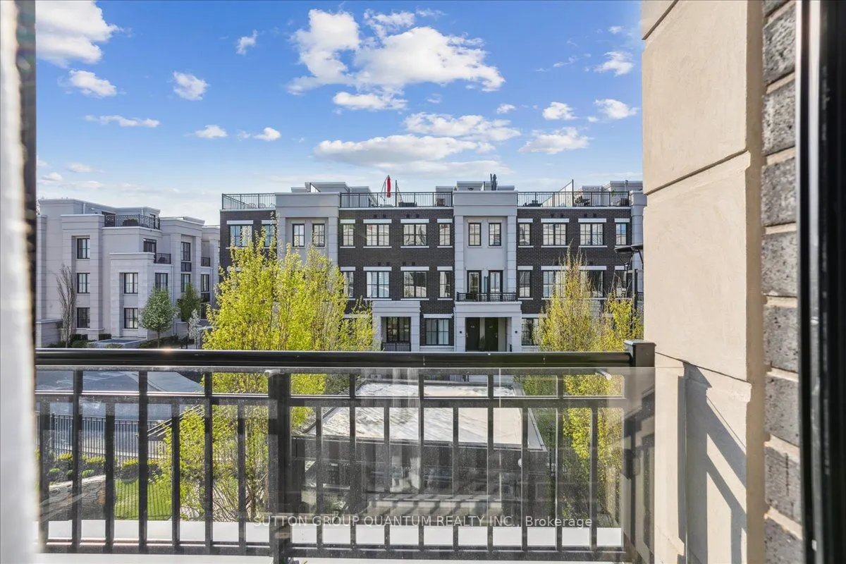 652 Cricklewood Drive, #220