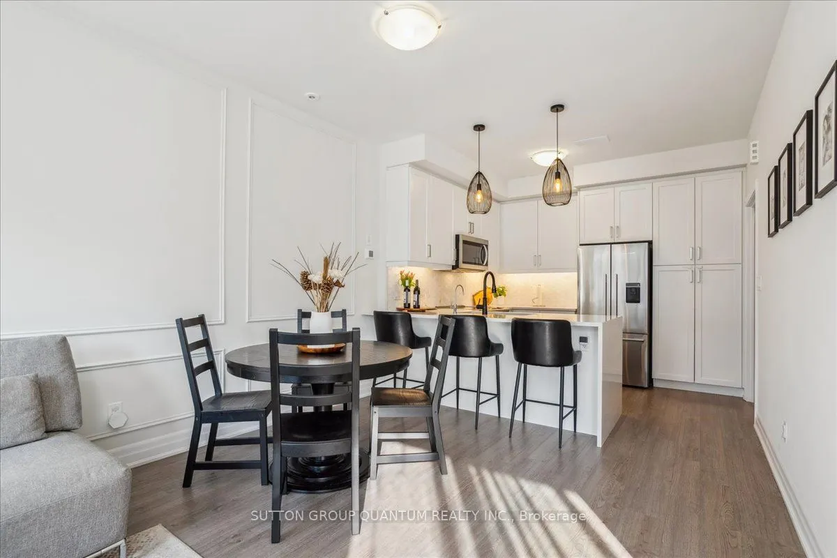 652 Cricklewood Drive, #220