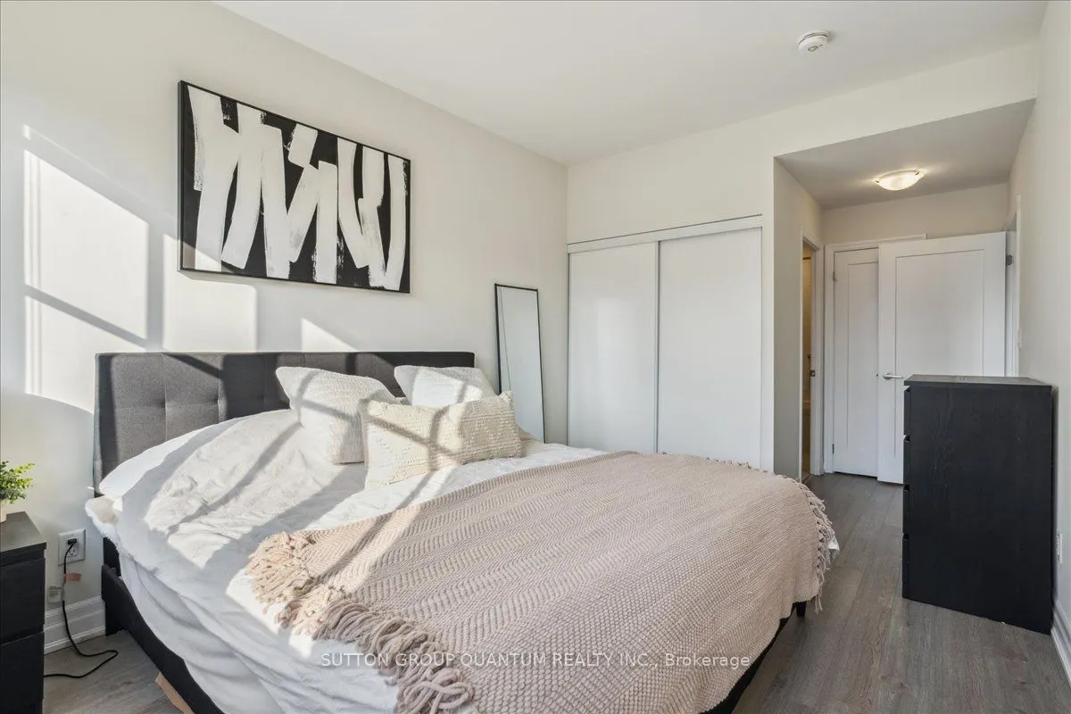 652 Cricklewood Drive, #220