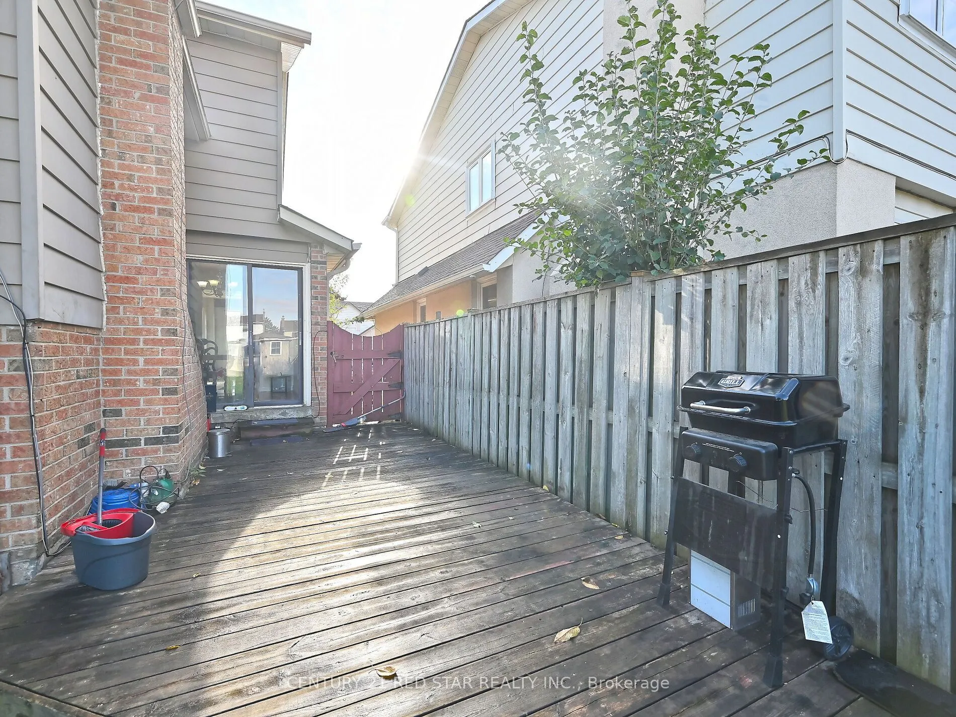 433 Hansen Road N