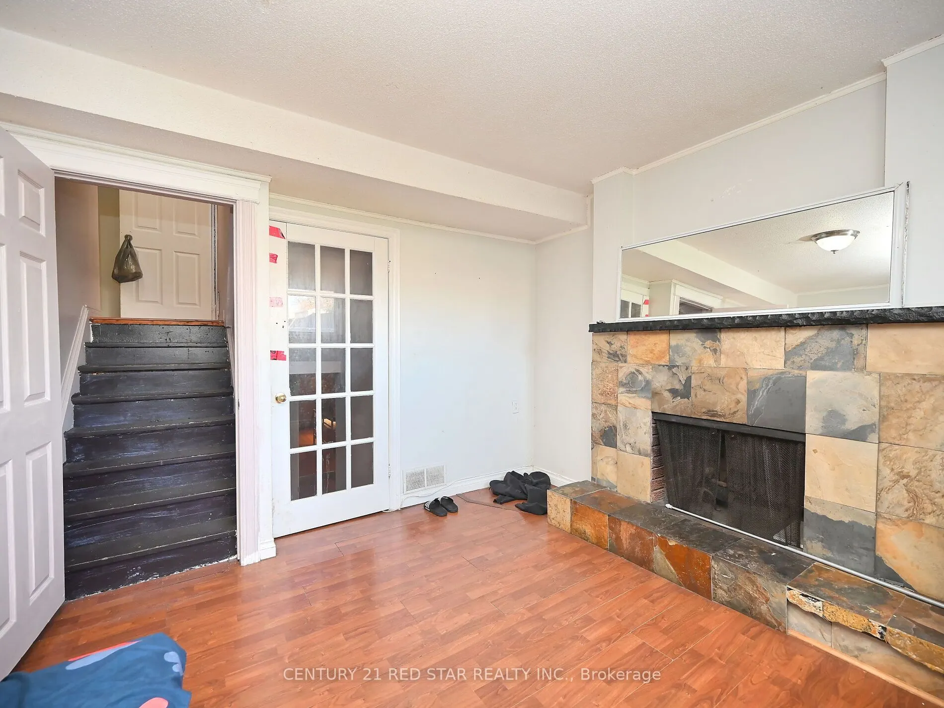 433 Hansen Road N