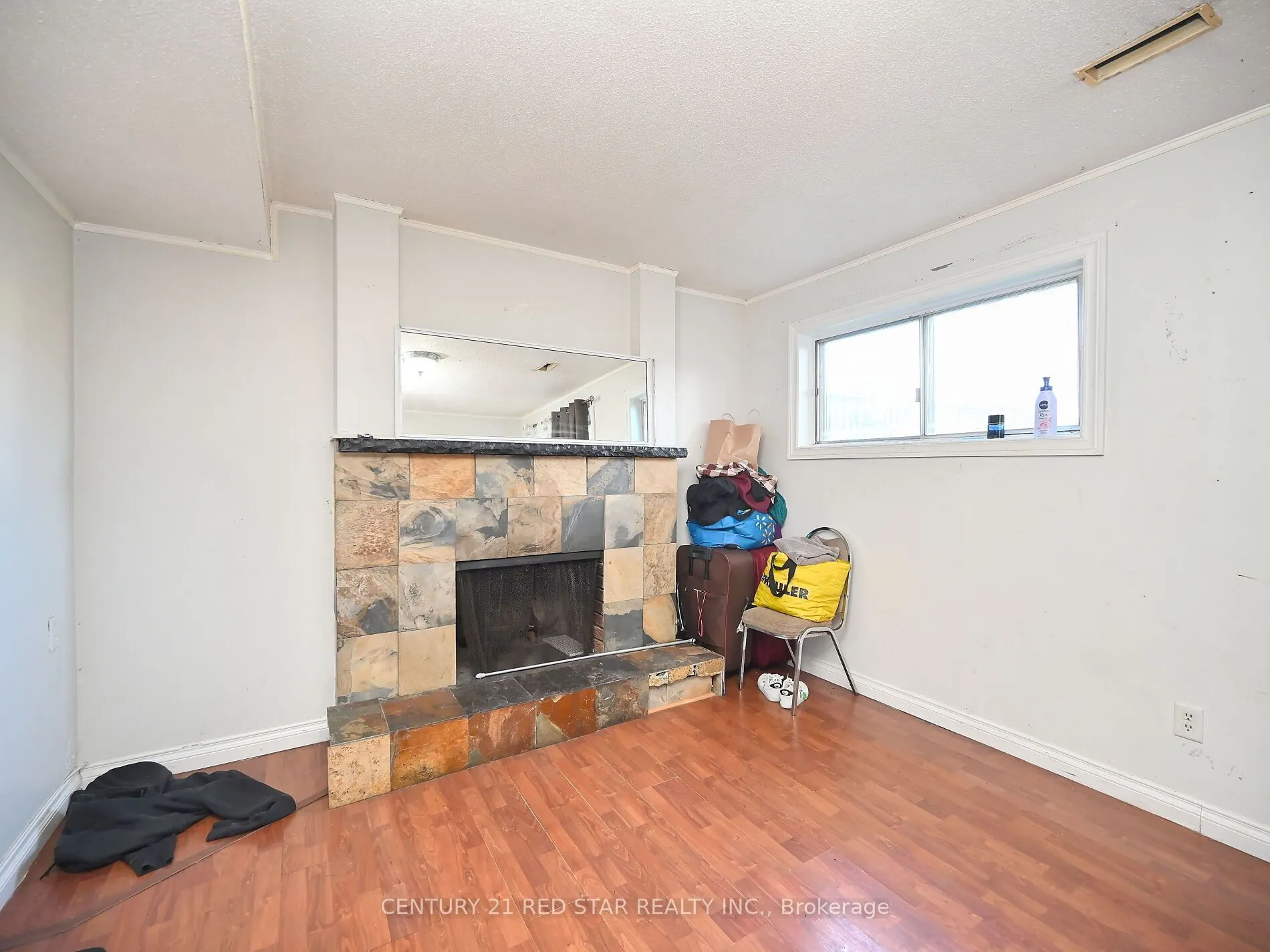 433 Hansen Road N