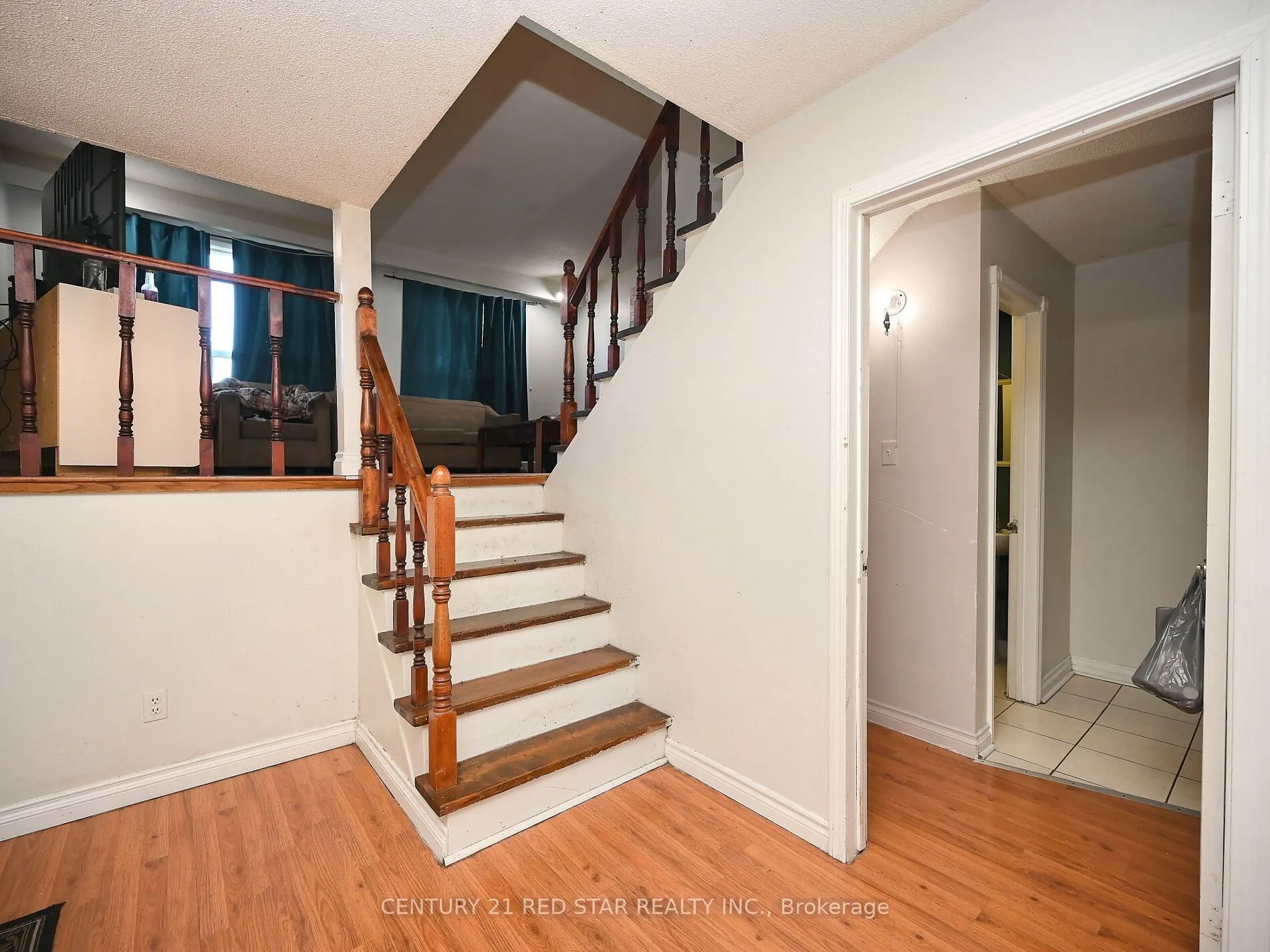 433 Hansen Road N