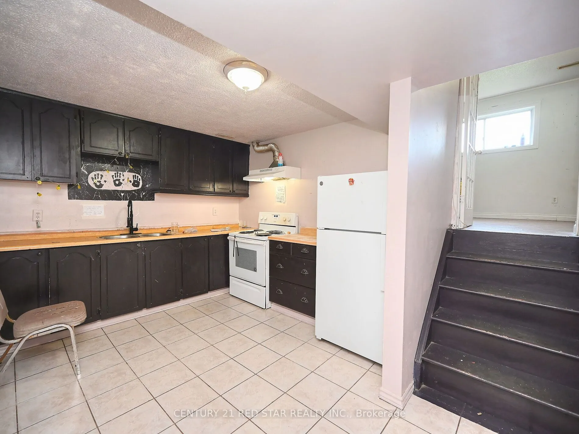 433 Hansen Road N