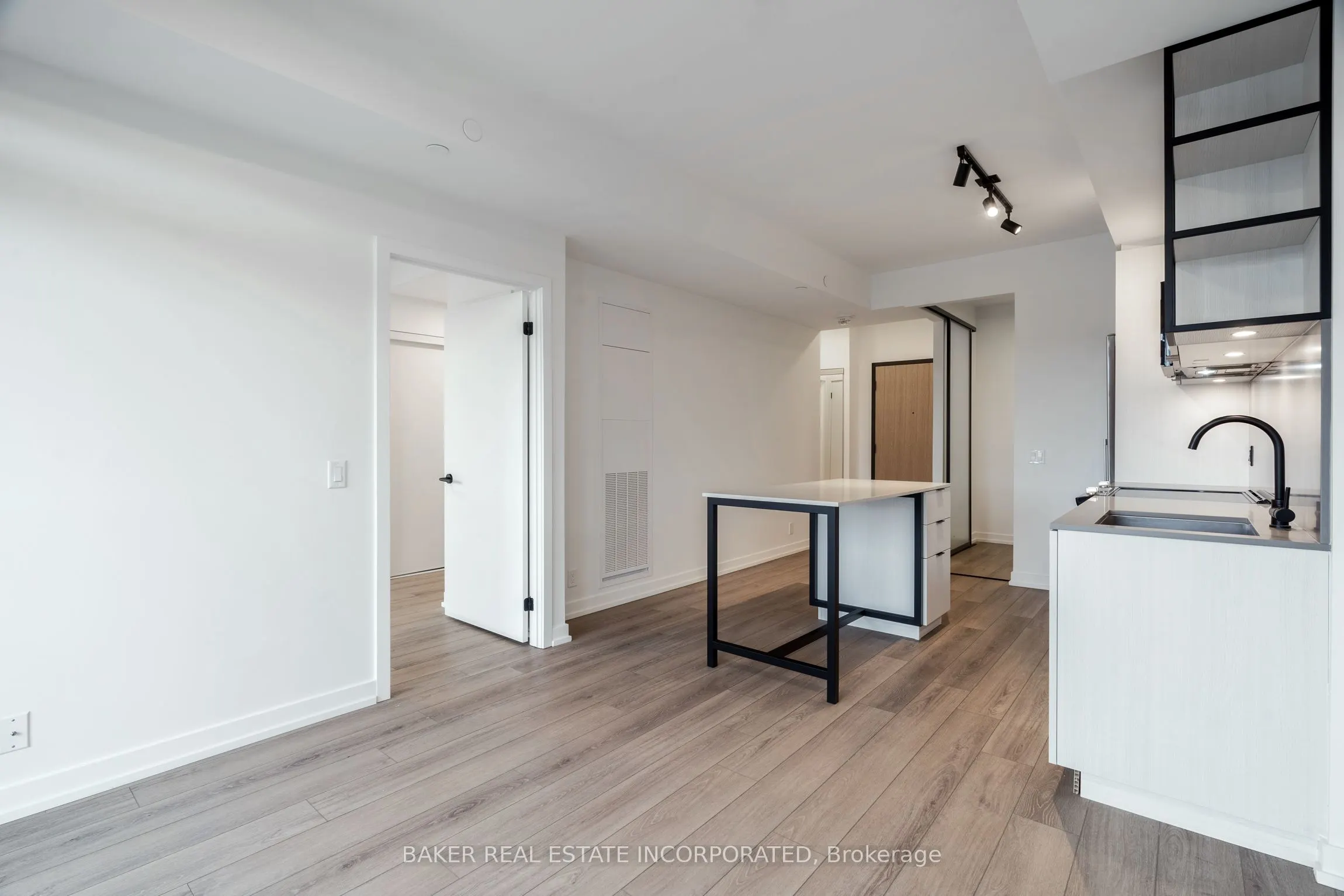 740 Dupont Street, #324