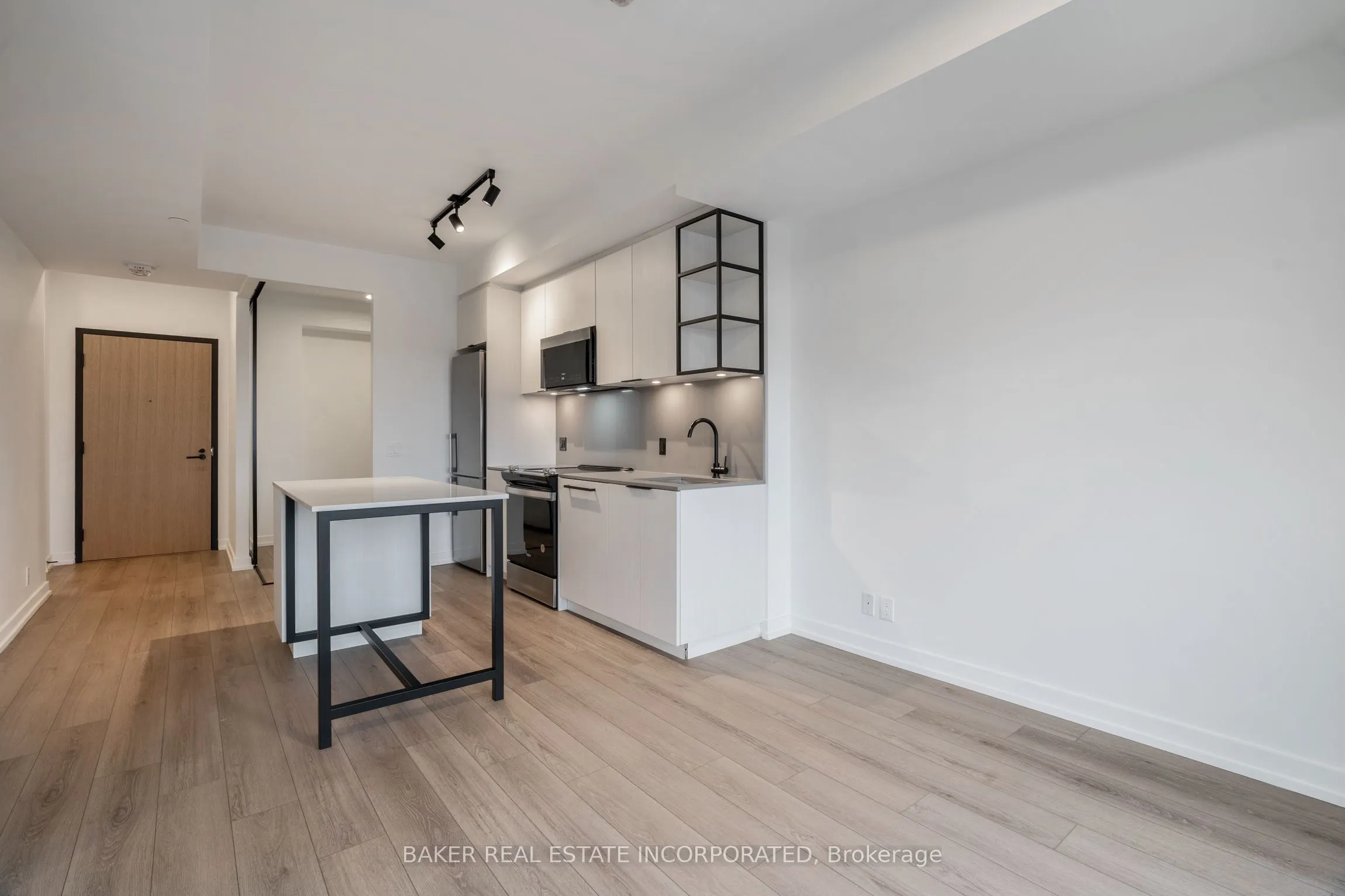 740 Dupont Street, #324
