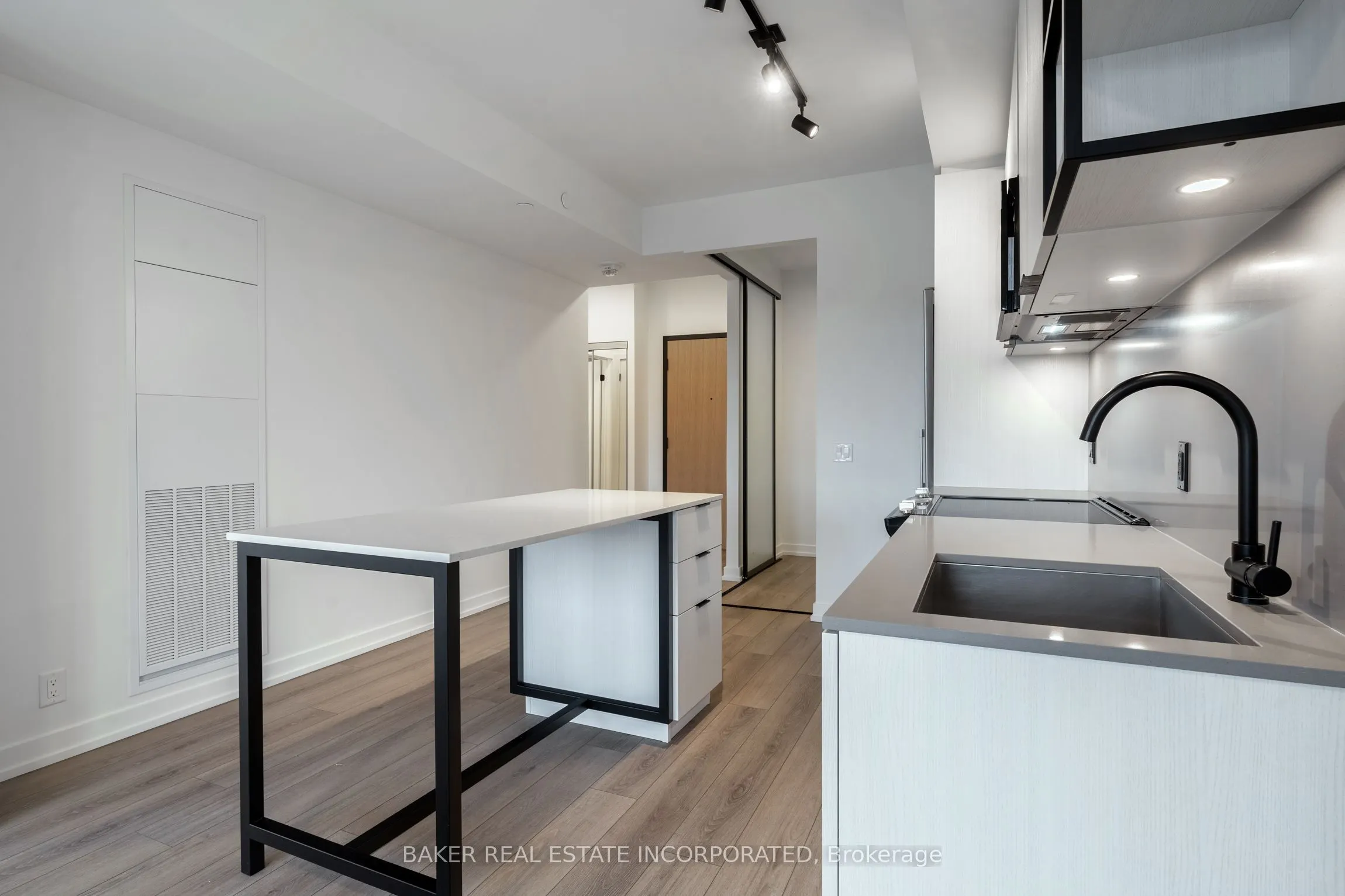740 Dupont Street, #324