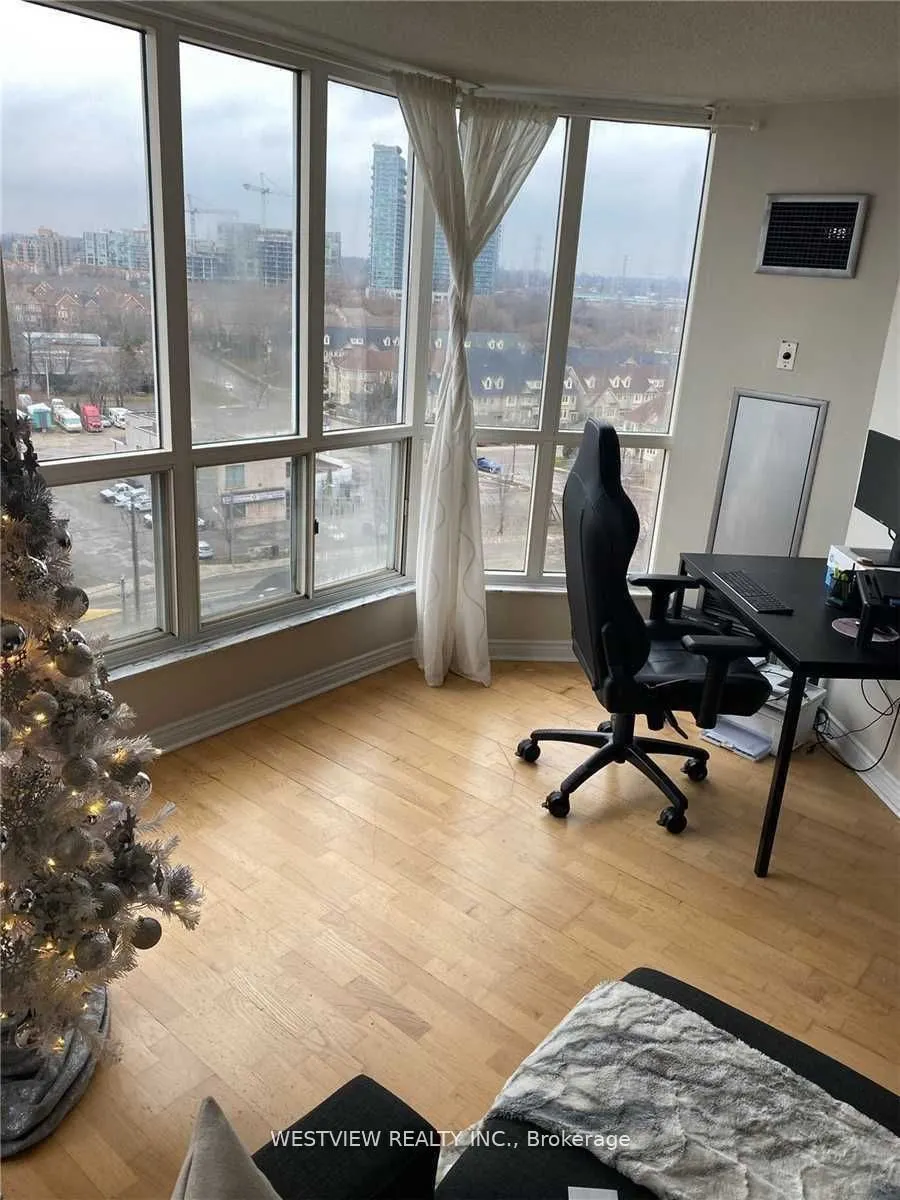 2285 Lake Shore Boulevard, #906