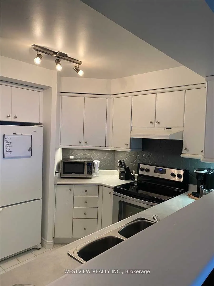 2285 Lake Shore Boulevard, #906