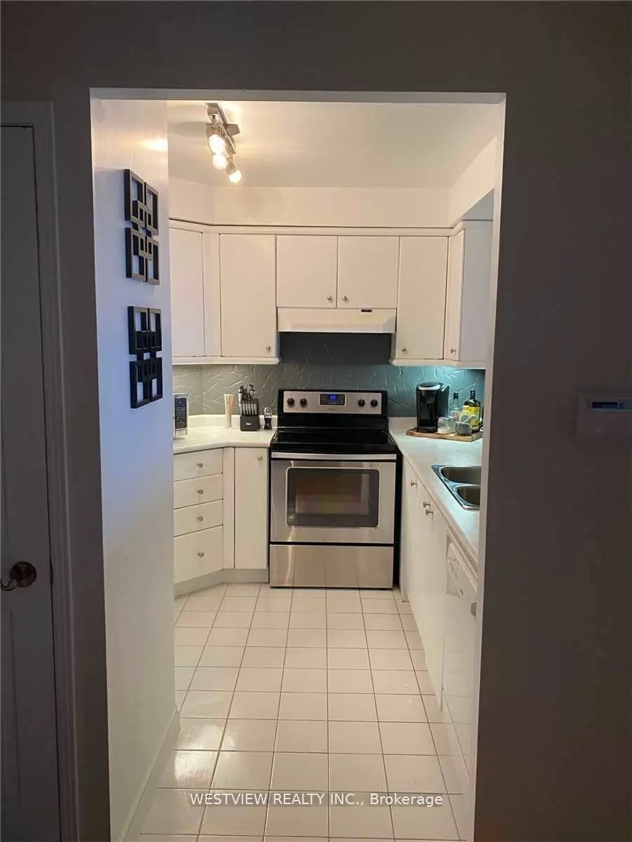2285 Lake Shore Boulevard, #906