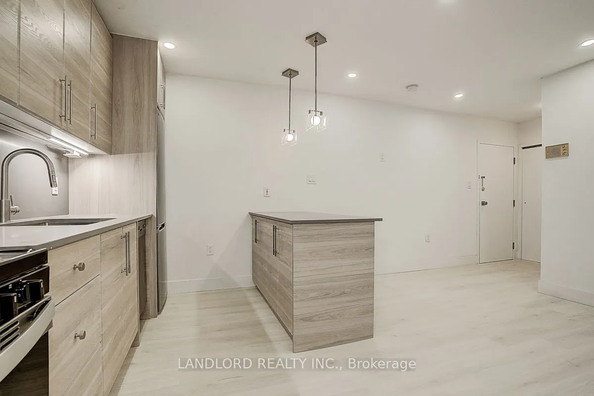 240 Durie Street, #206