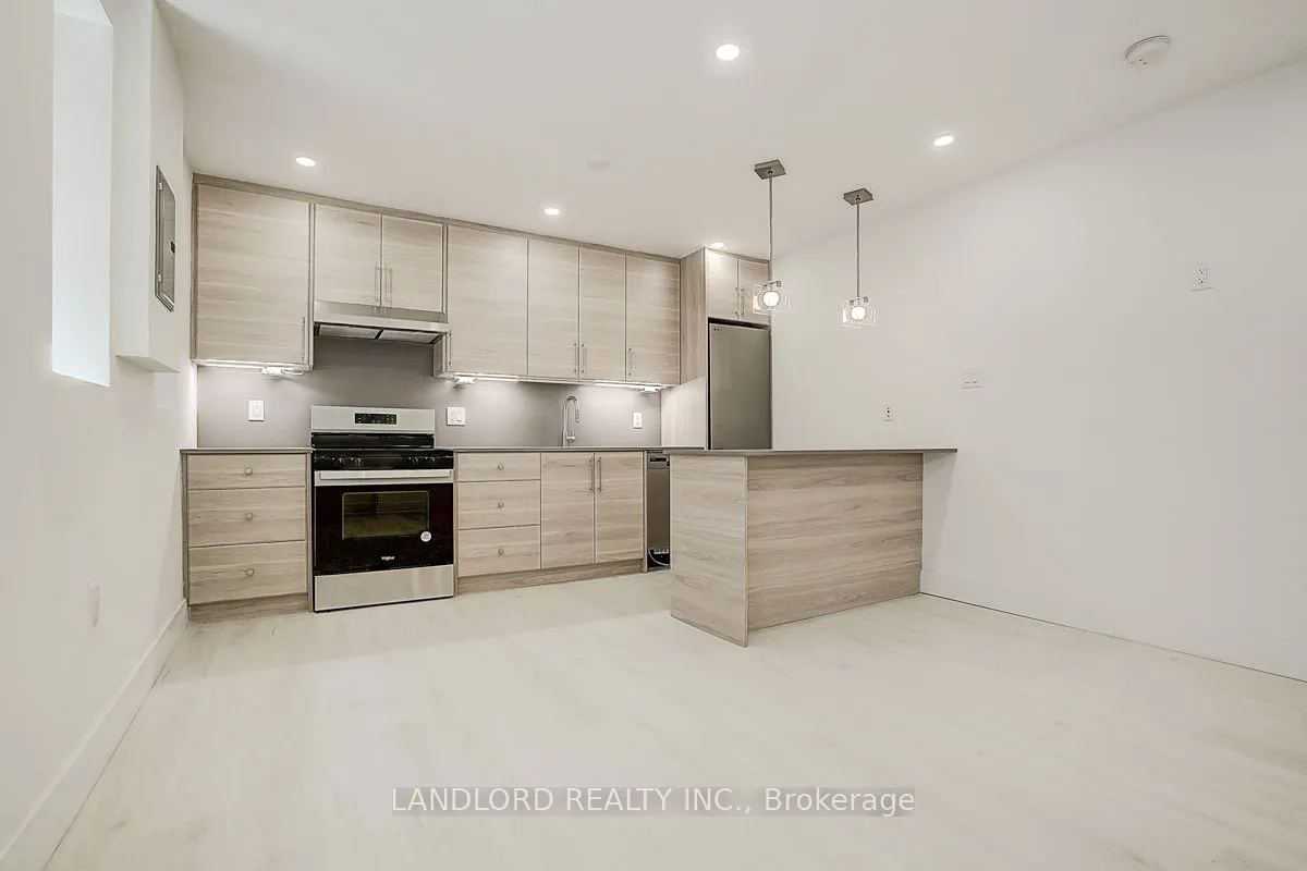 240 Durie Street, #206