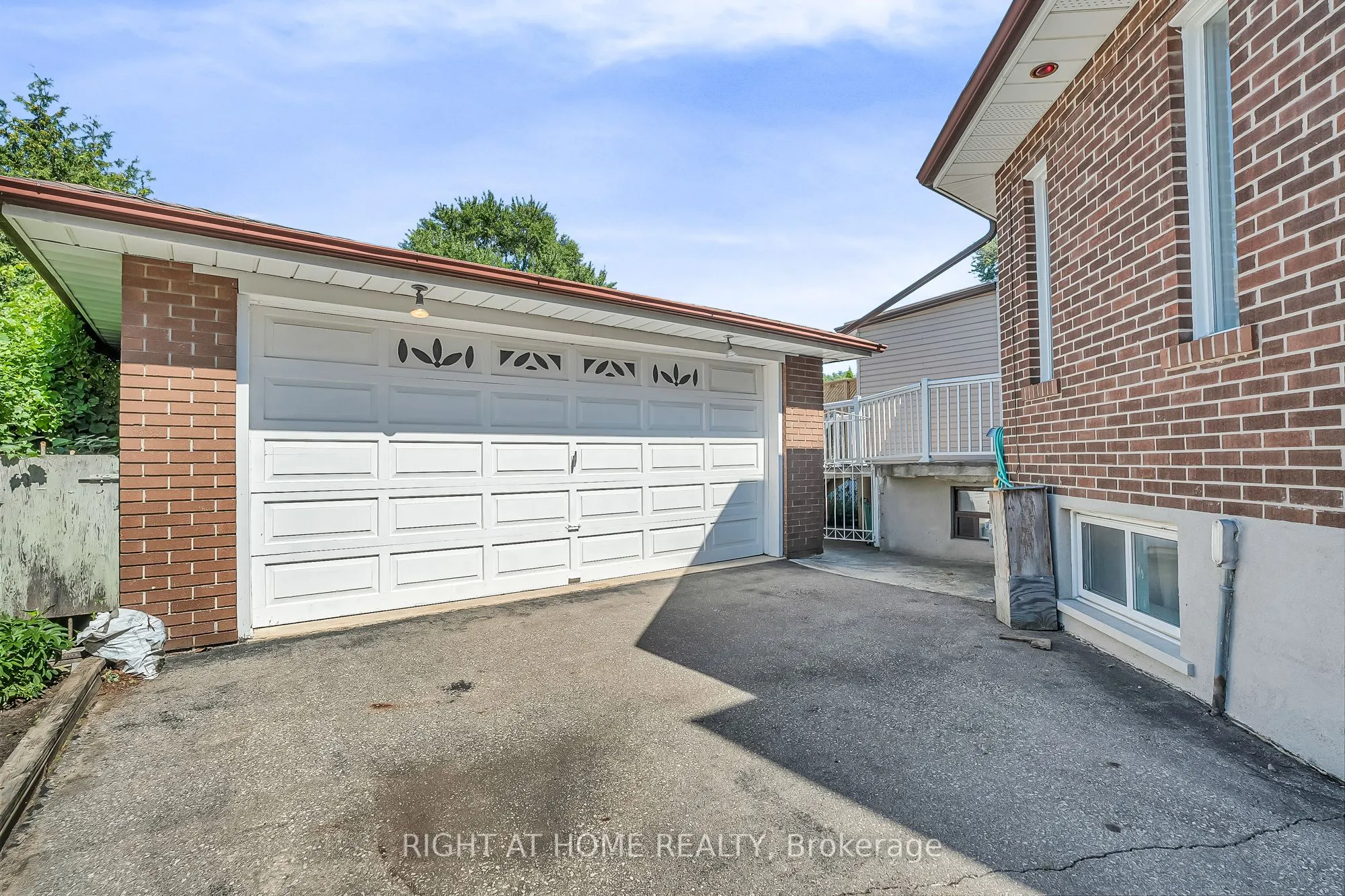 1553 Northmount Avenue