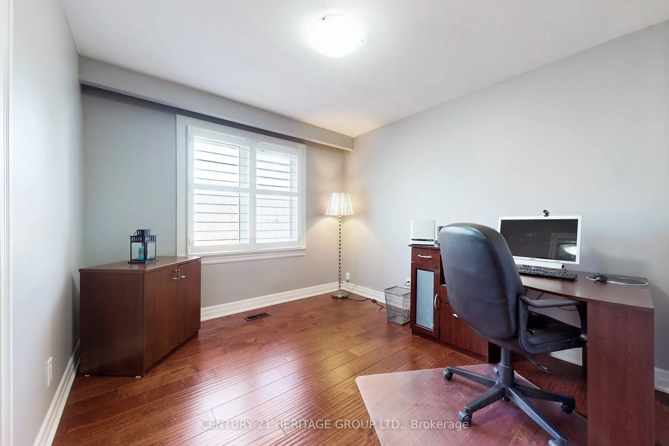 16 Marblehead Road