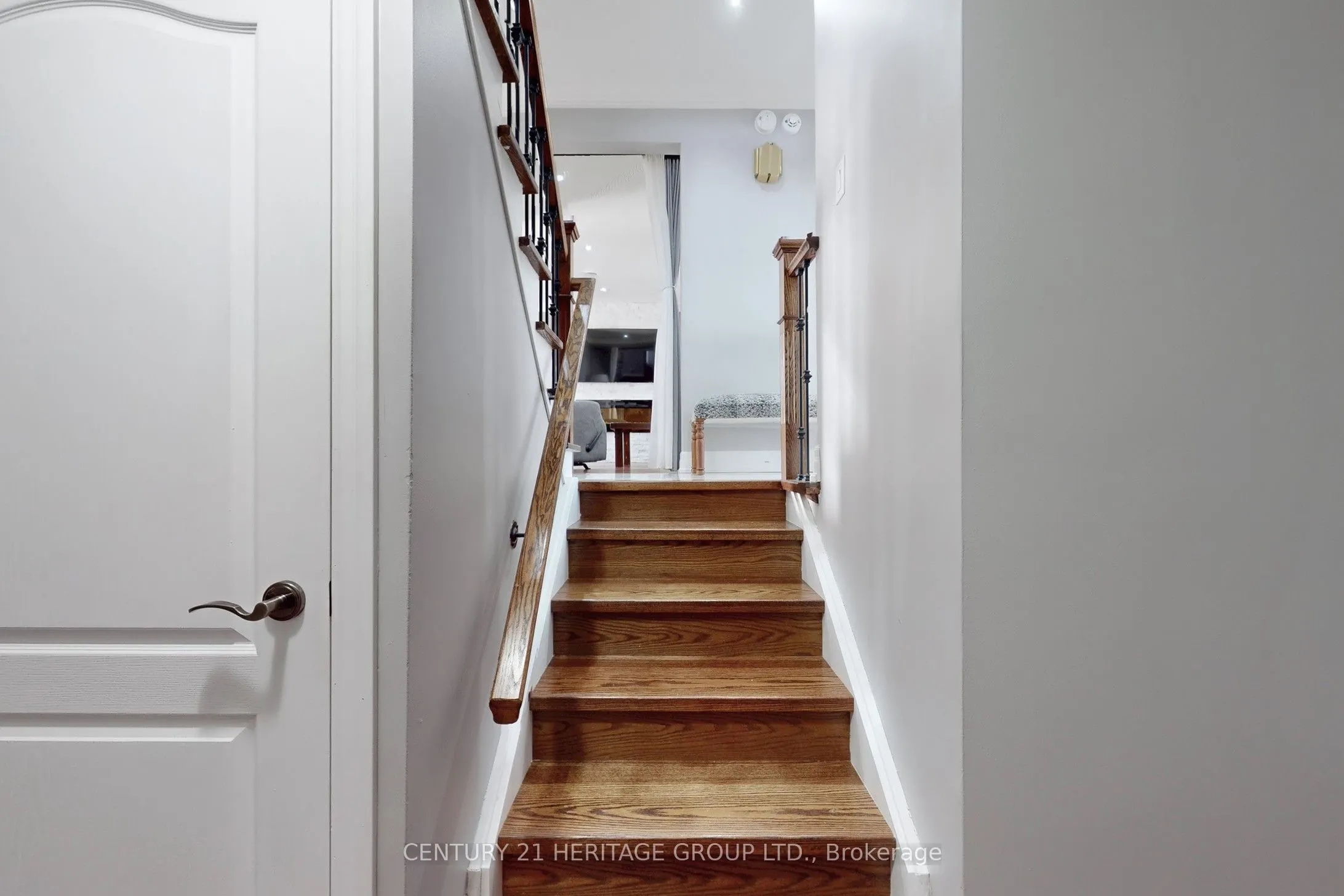 16 Marblehead Road