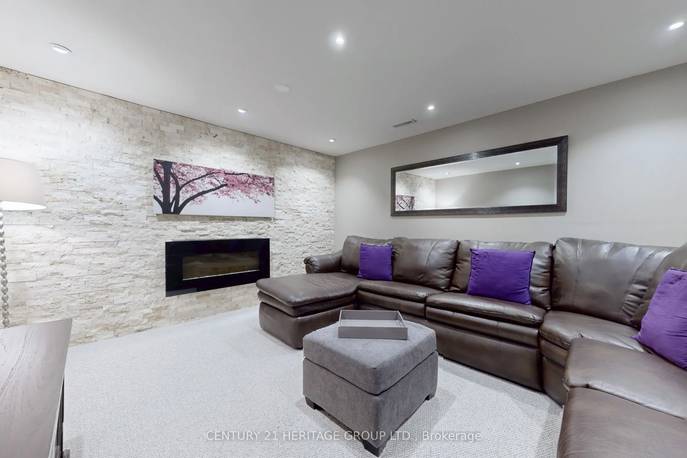 16 Marblehead Road