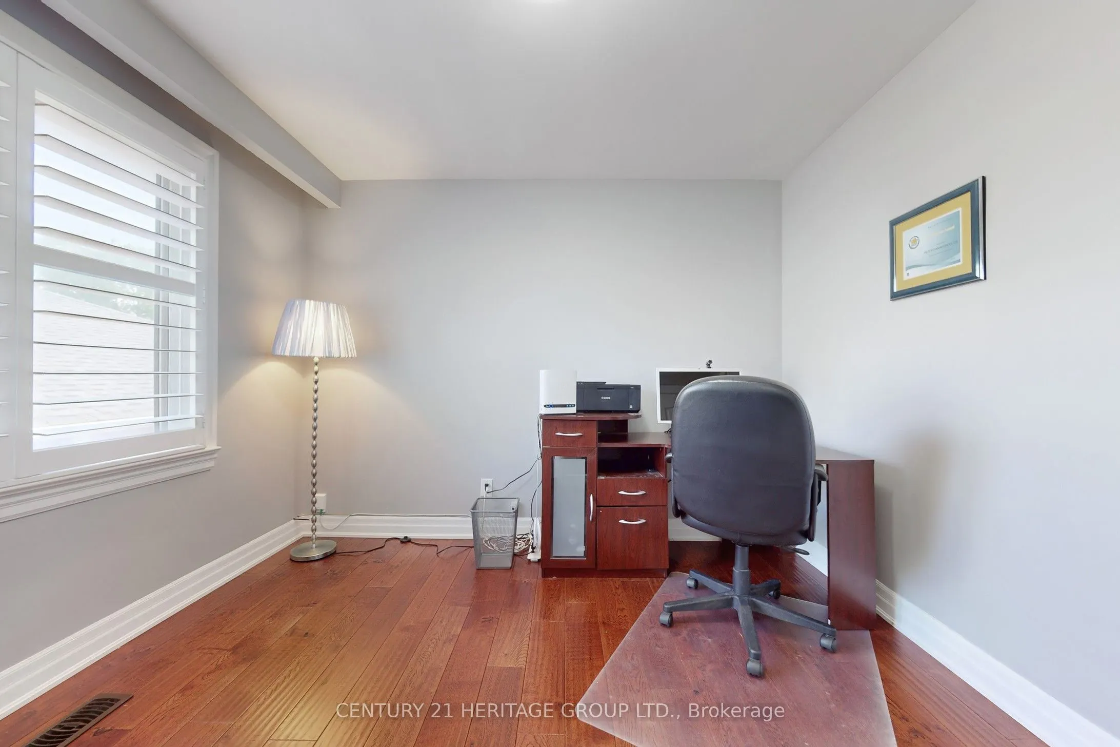 16 Marblehead Road