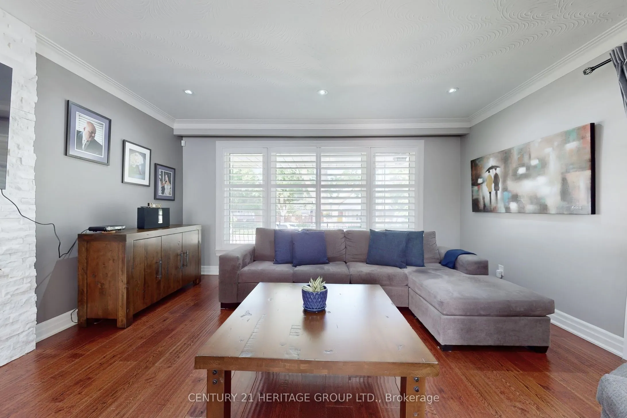 16 Marblehead Road