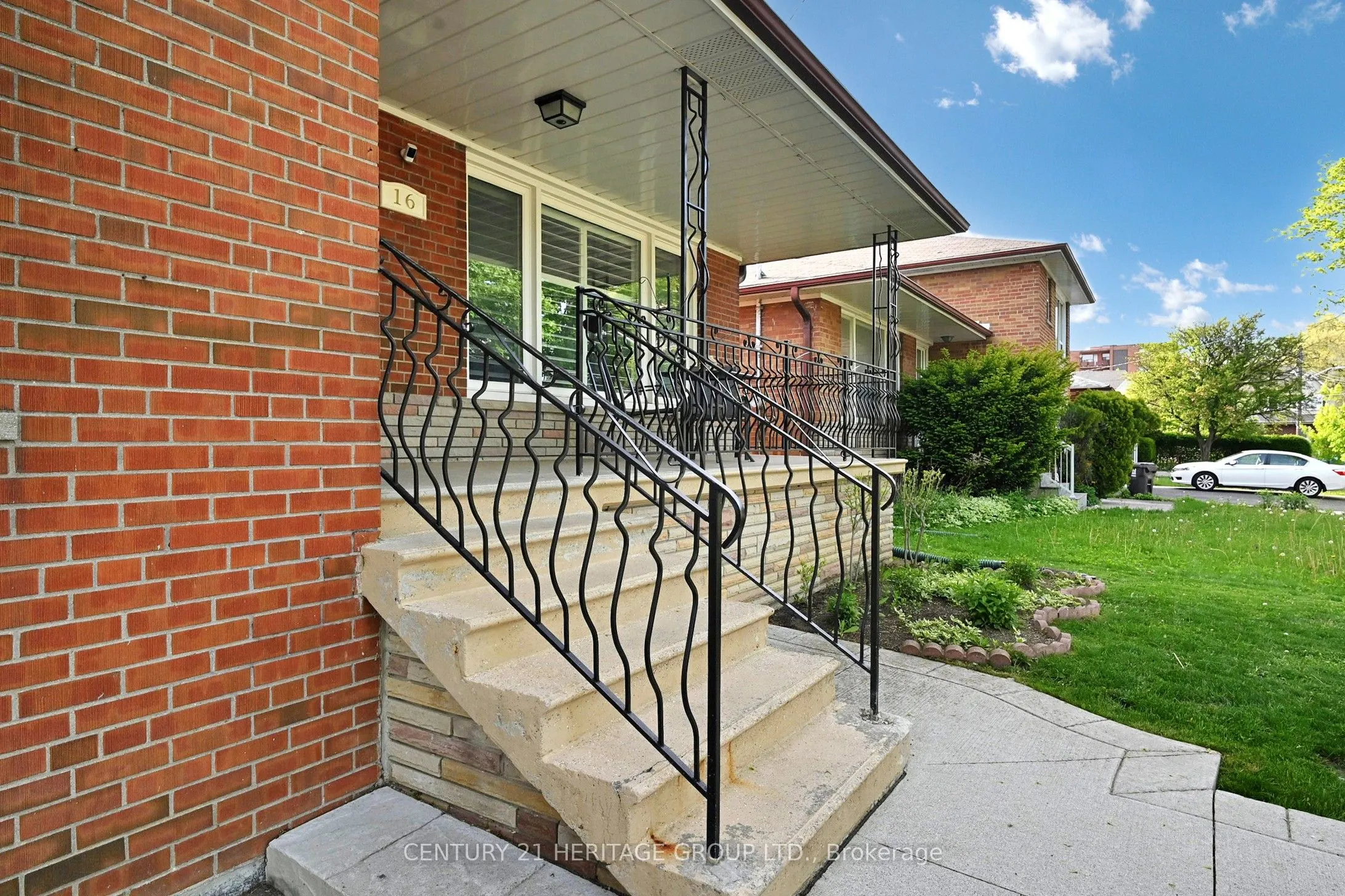 16 Marblehead Road