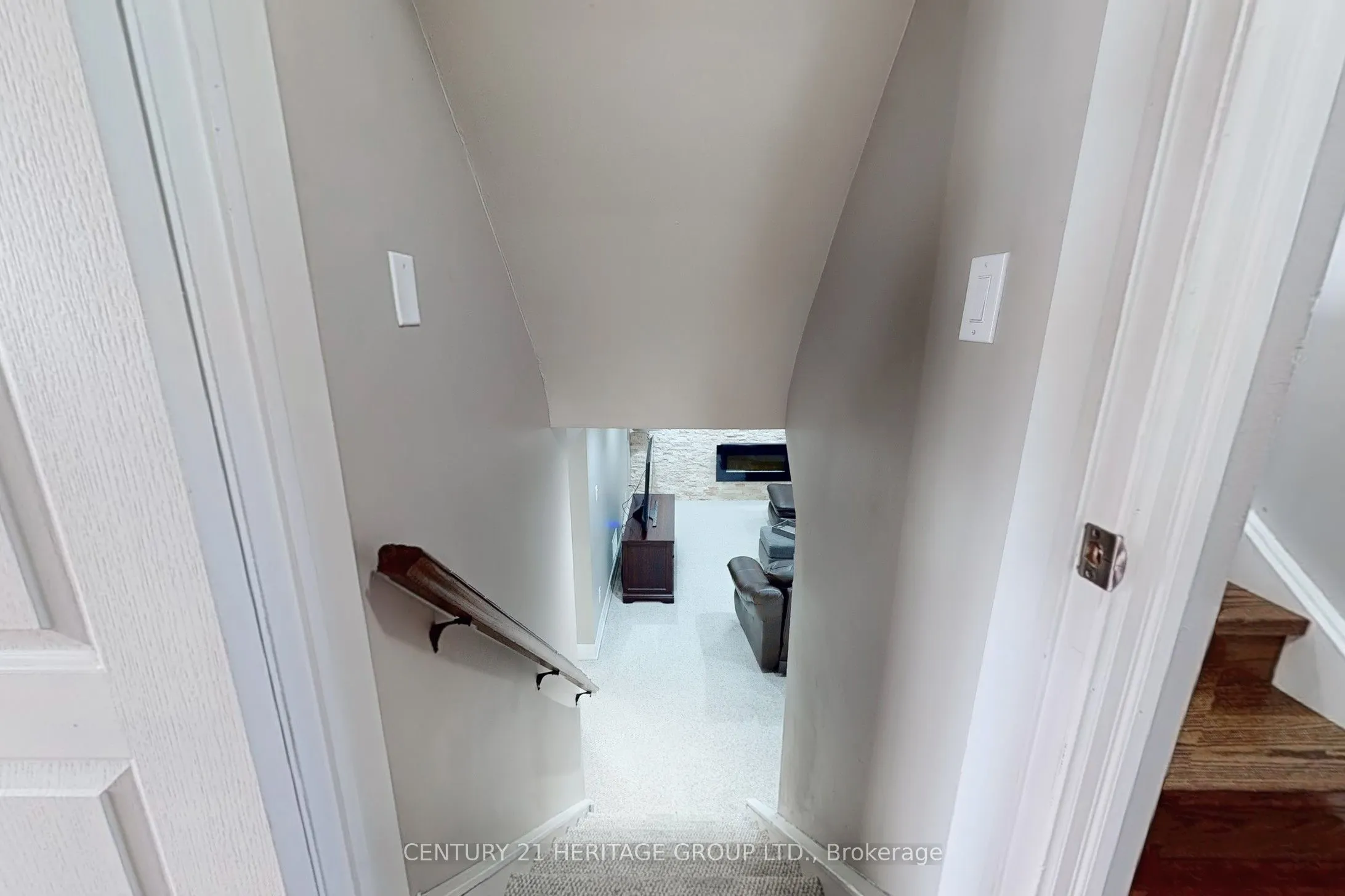 16 Marblehead Road