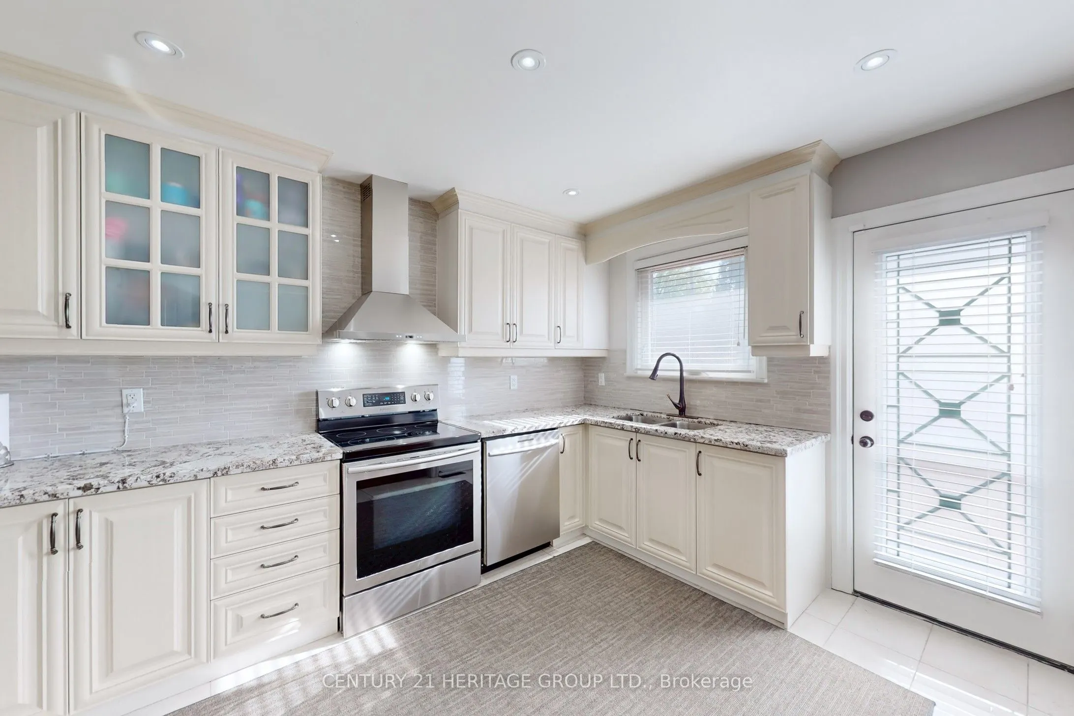 16 Marblehead Road