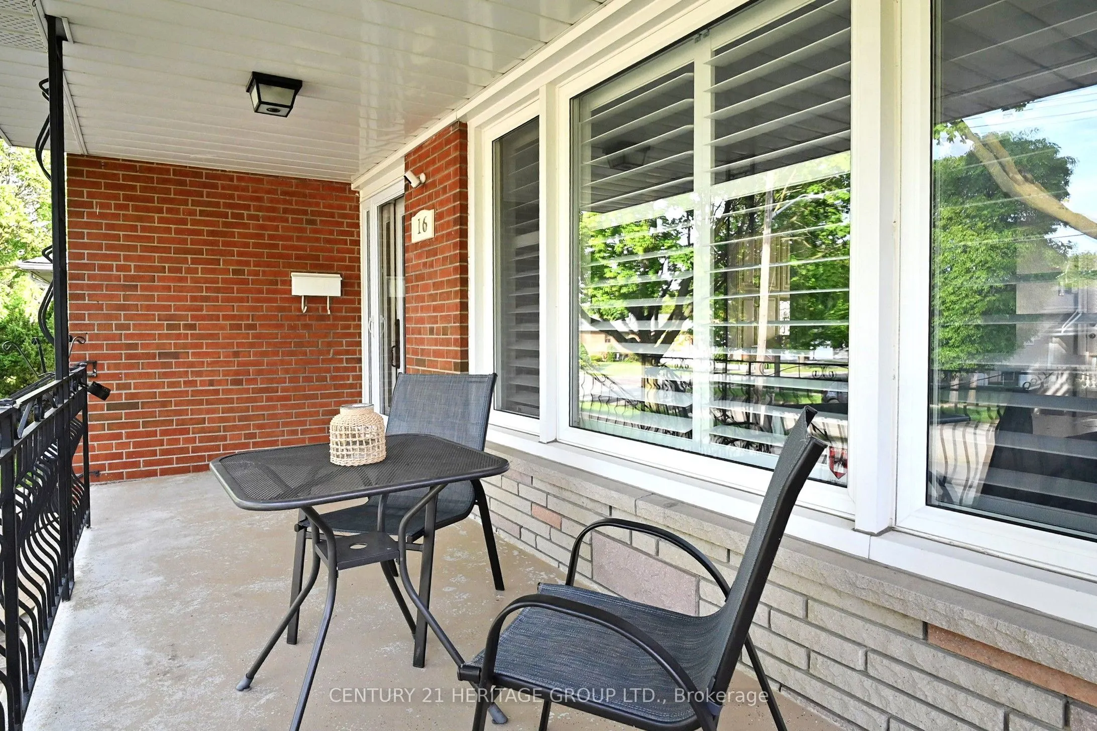 16 Marblehead Road