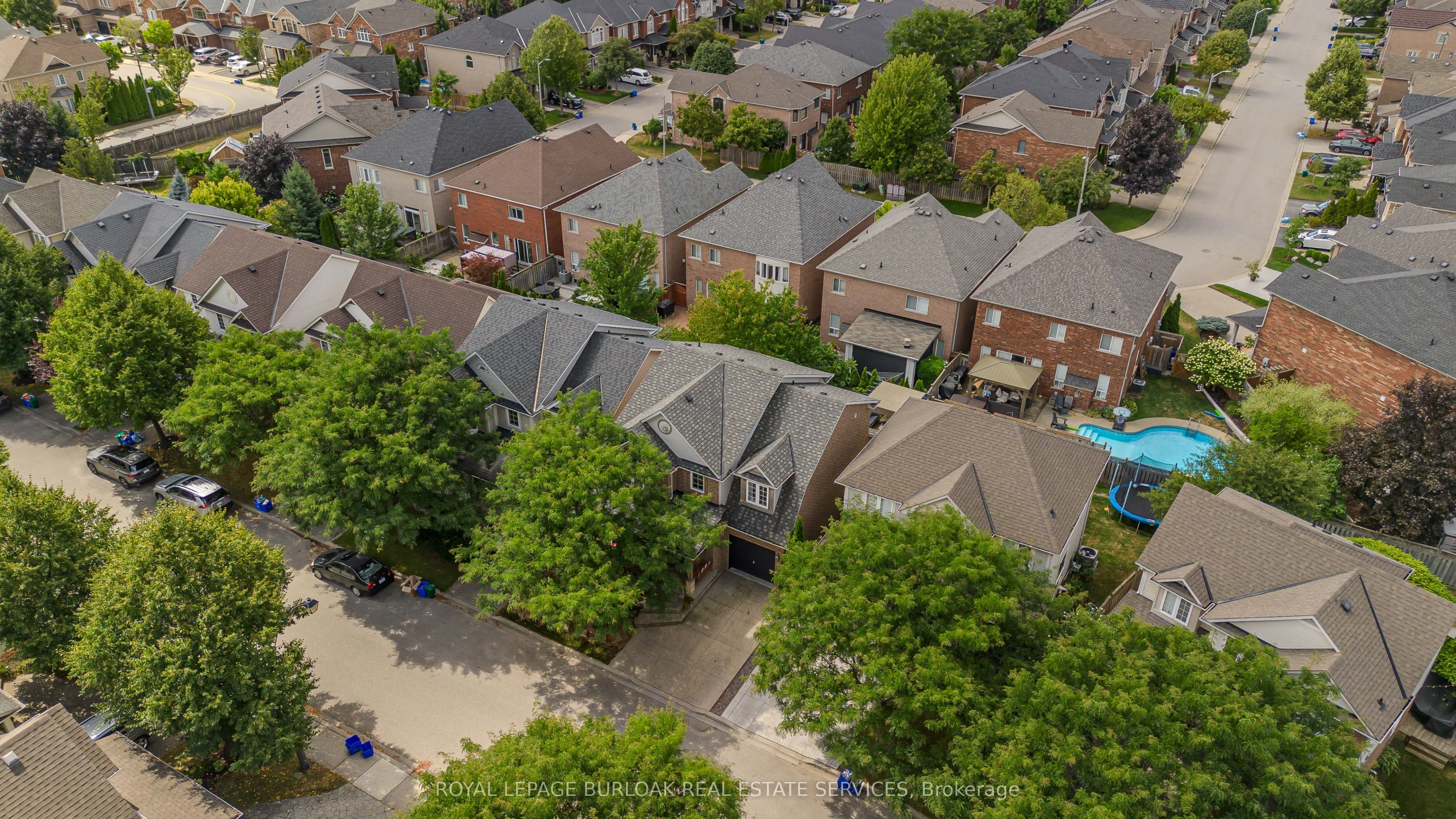 2214 Kenneth Crescent