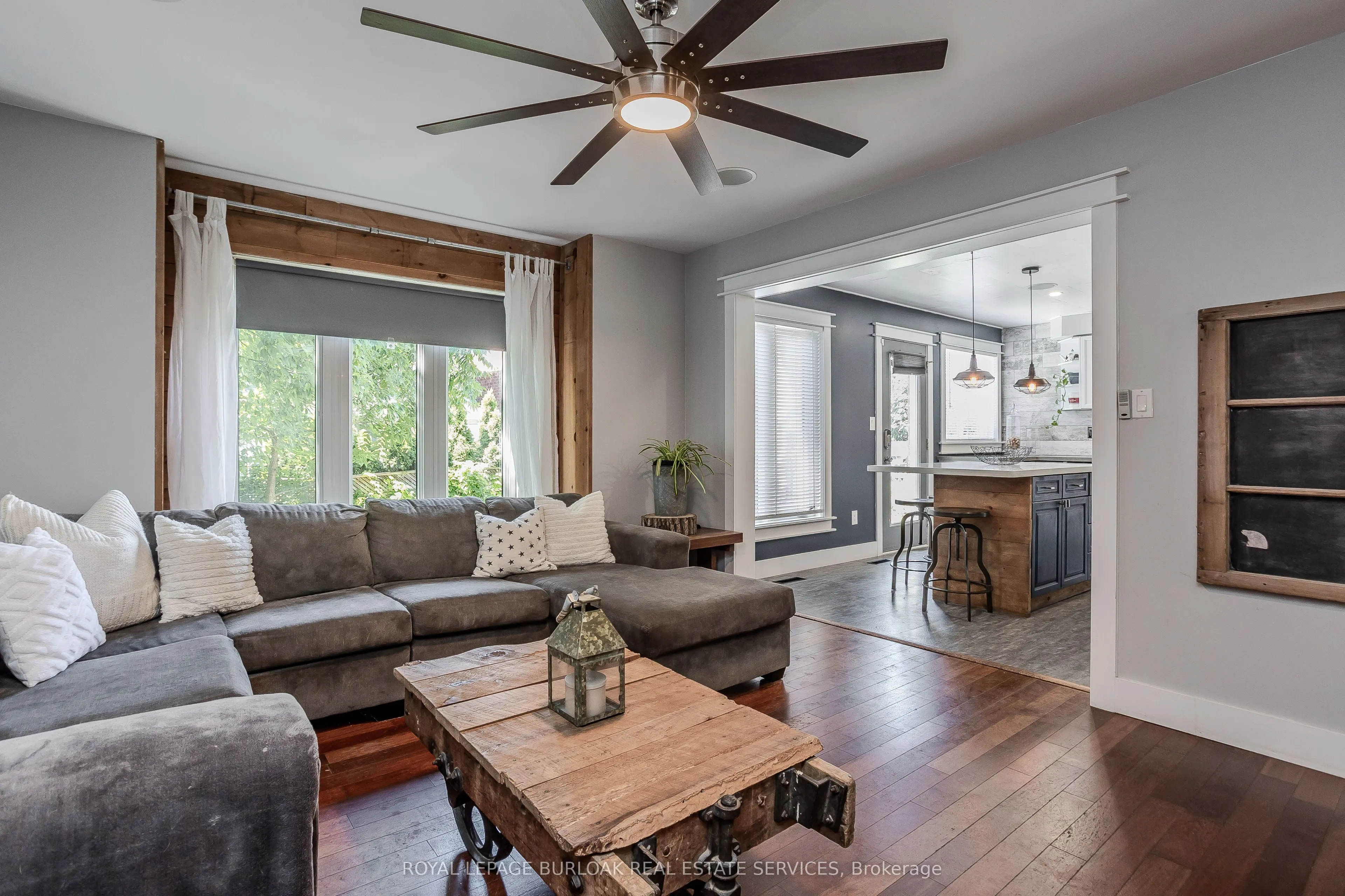 2214 Kenneth Crescent