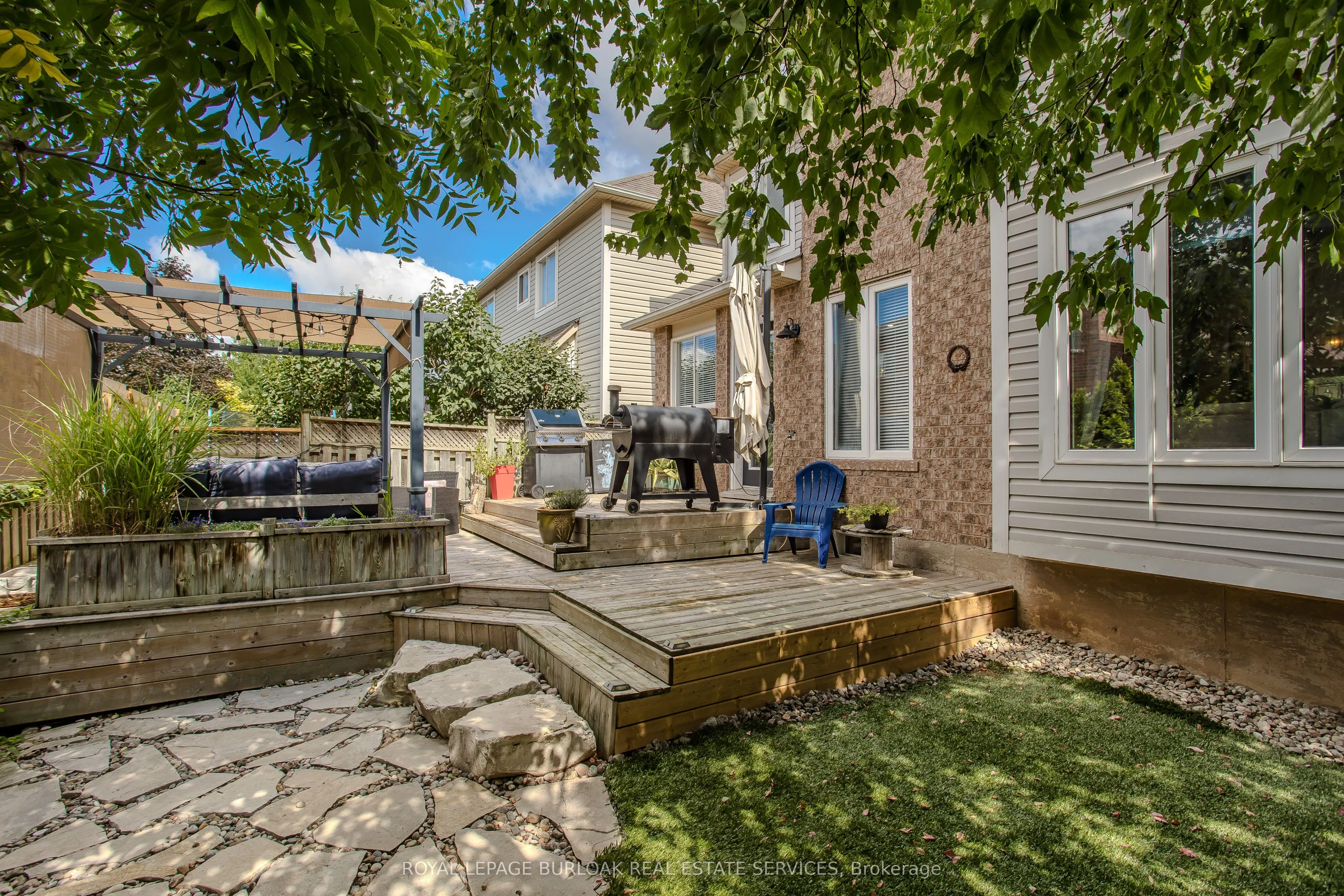 2214 Kenneth Crescent