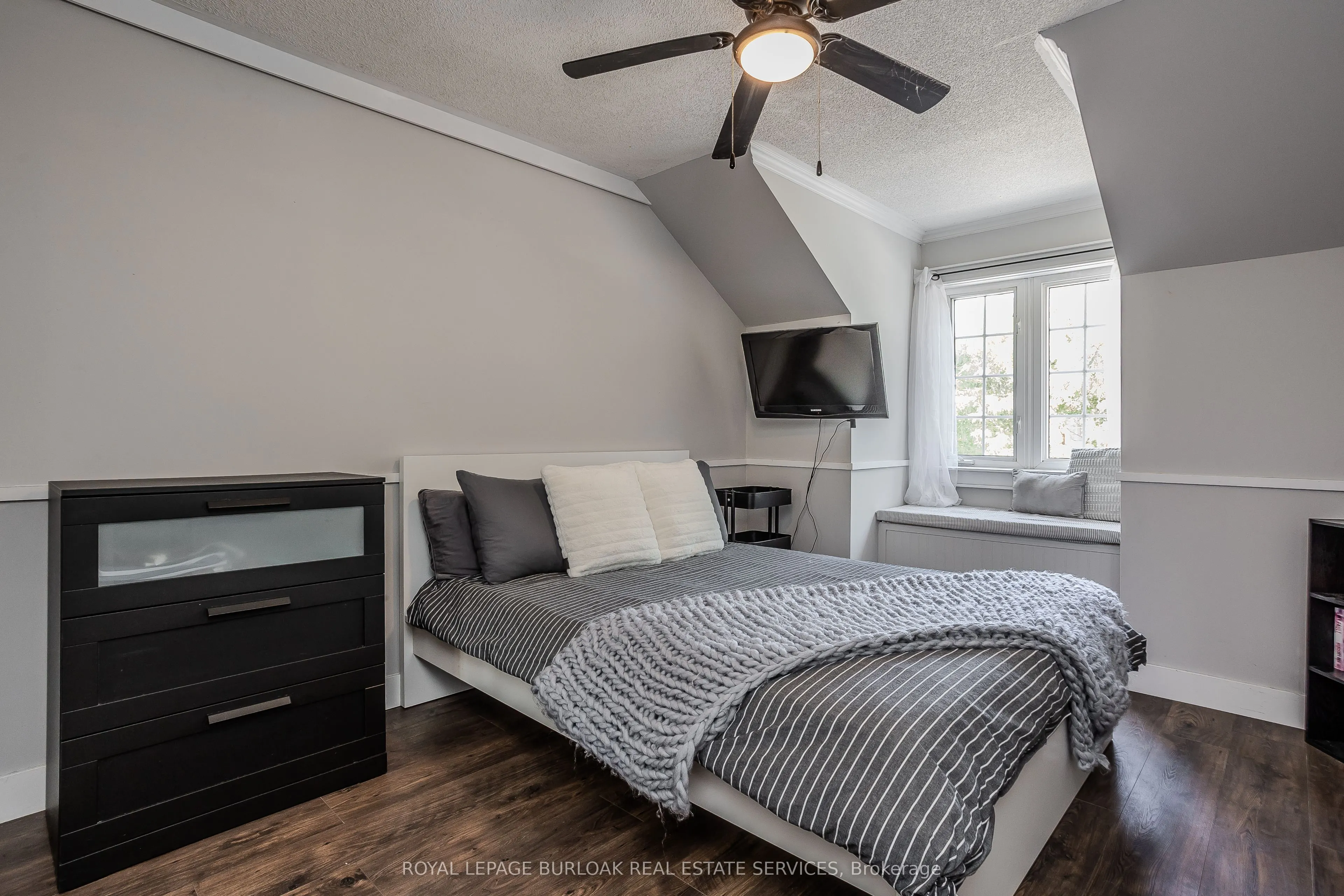 2214 Kenneth Crescent
