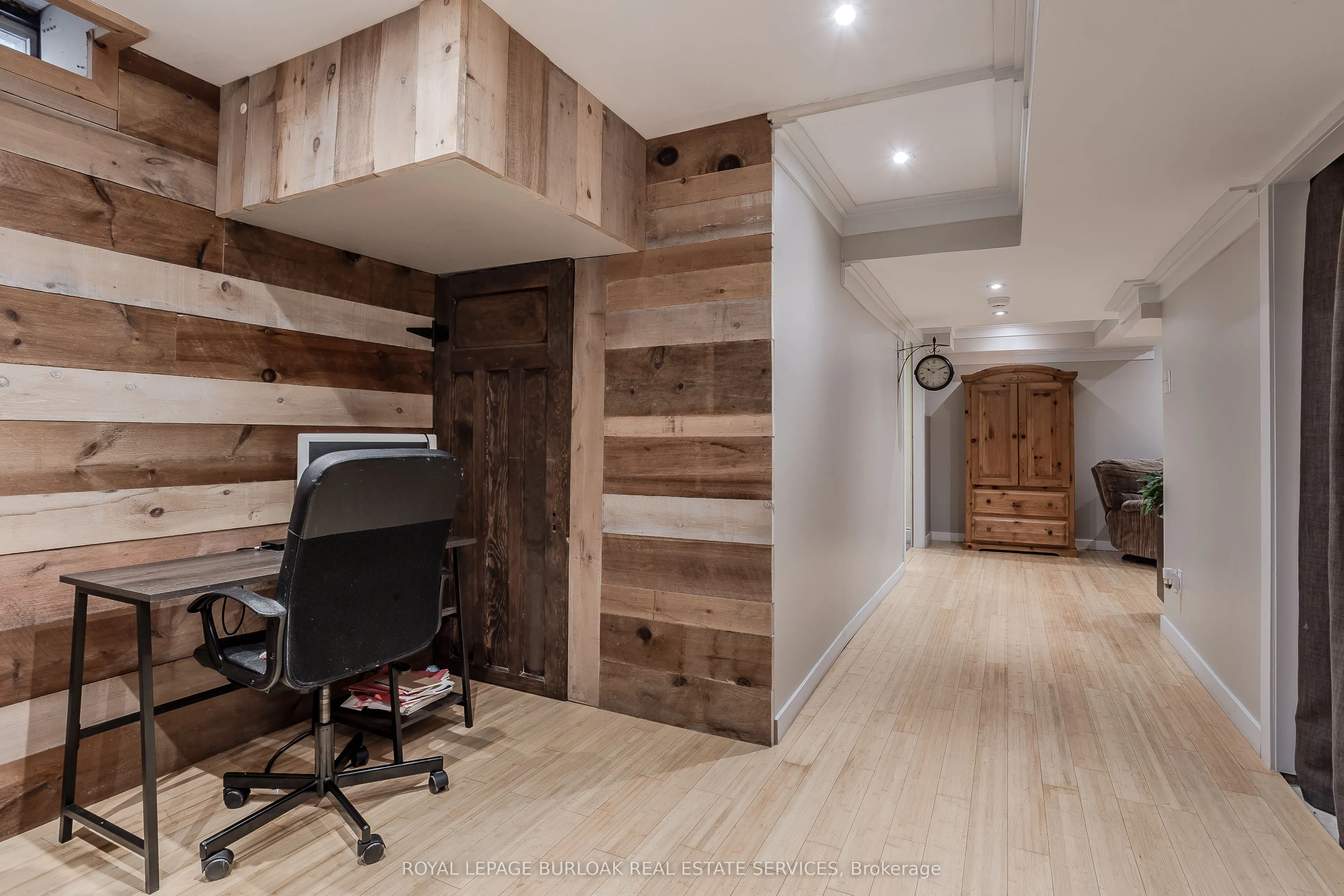 2214 Kenneth Crescent
