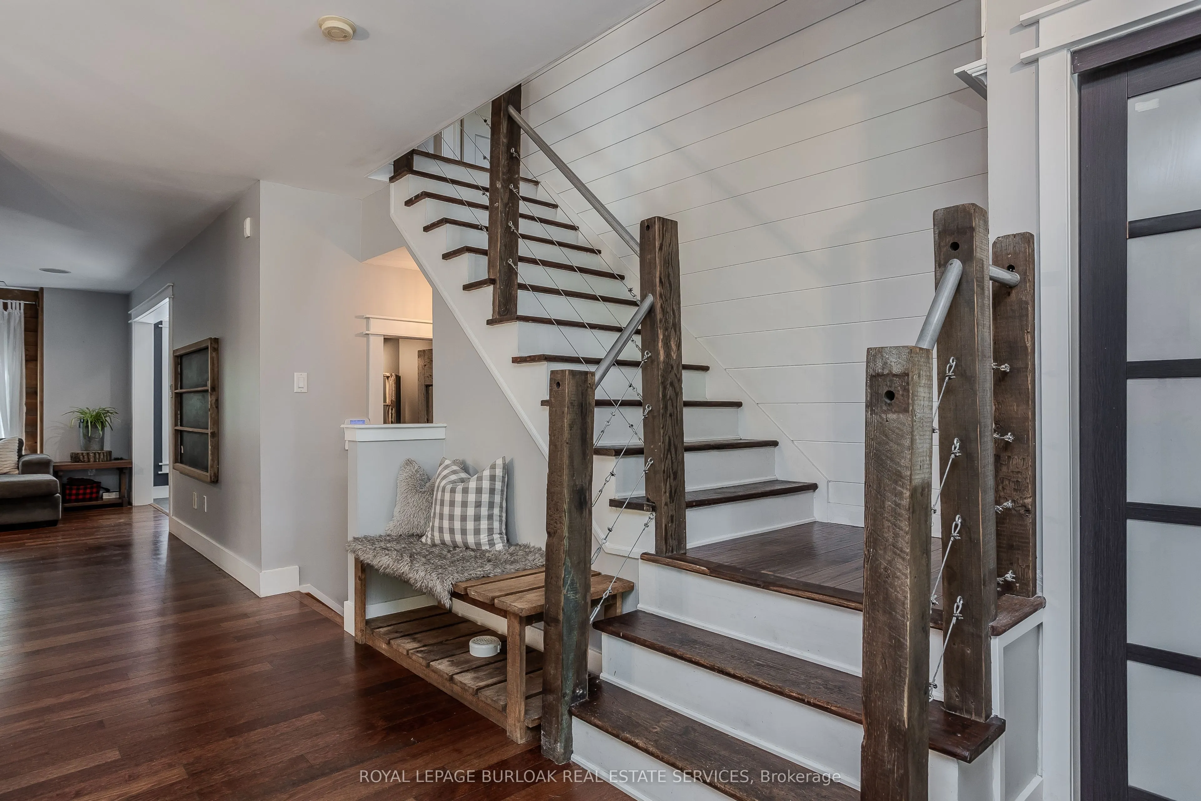 2214 Kenneth Crescent