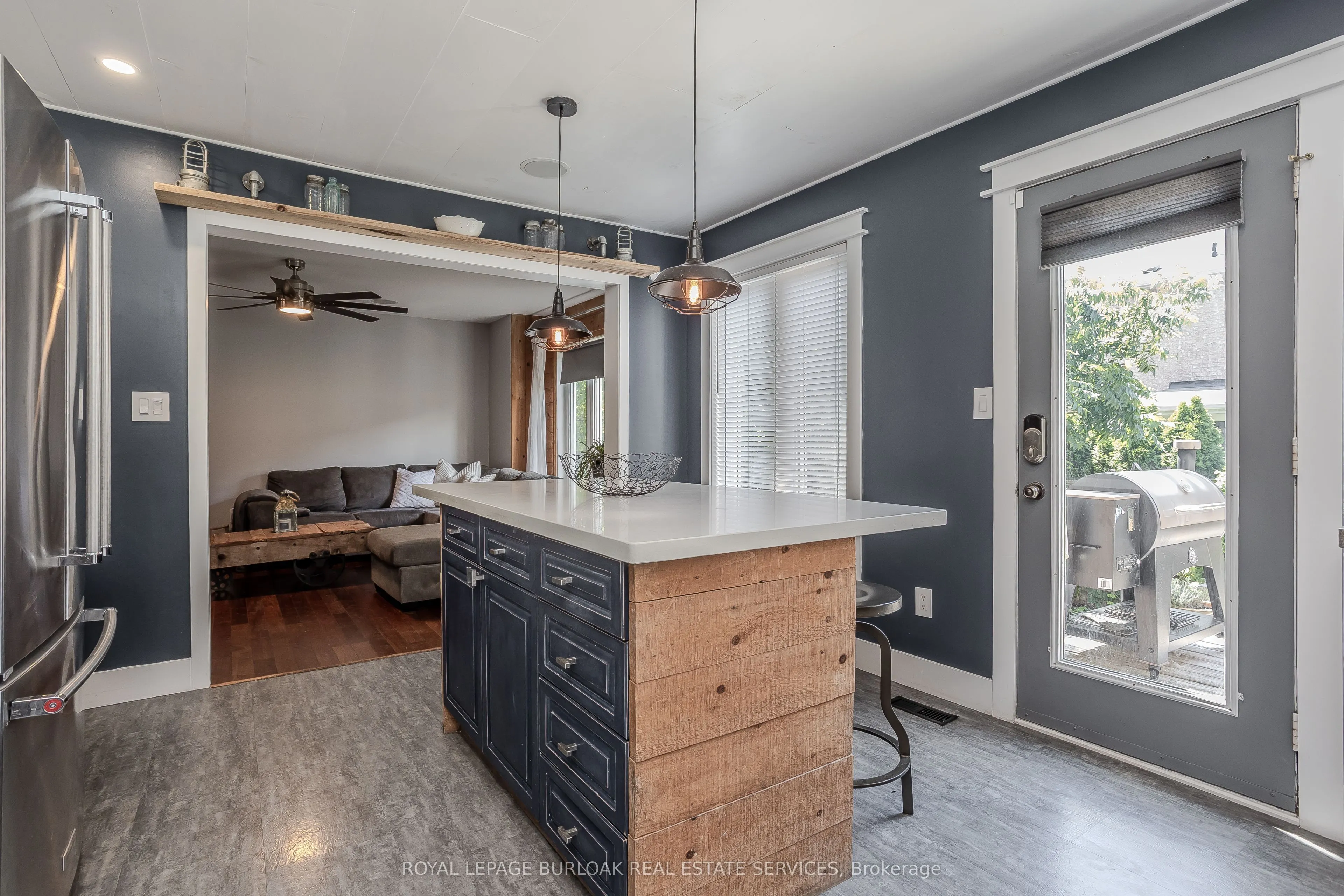 2214 Kenneth Crescent