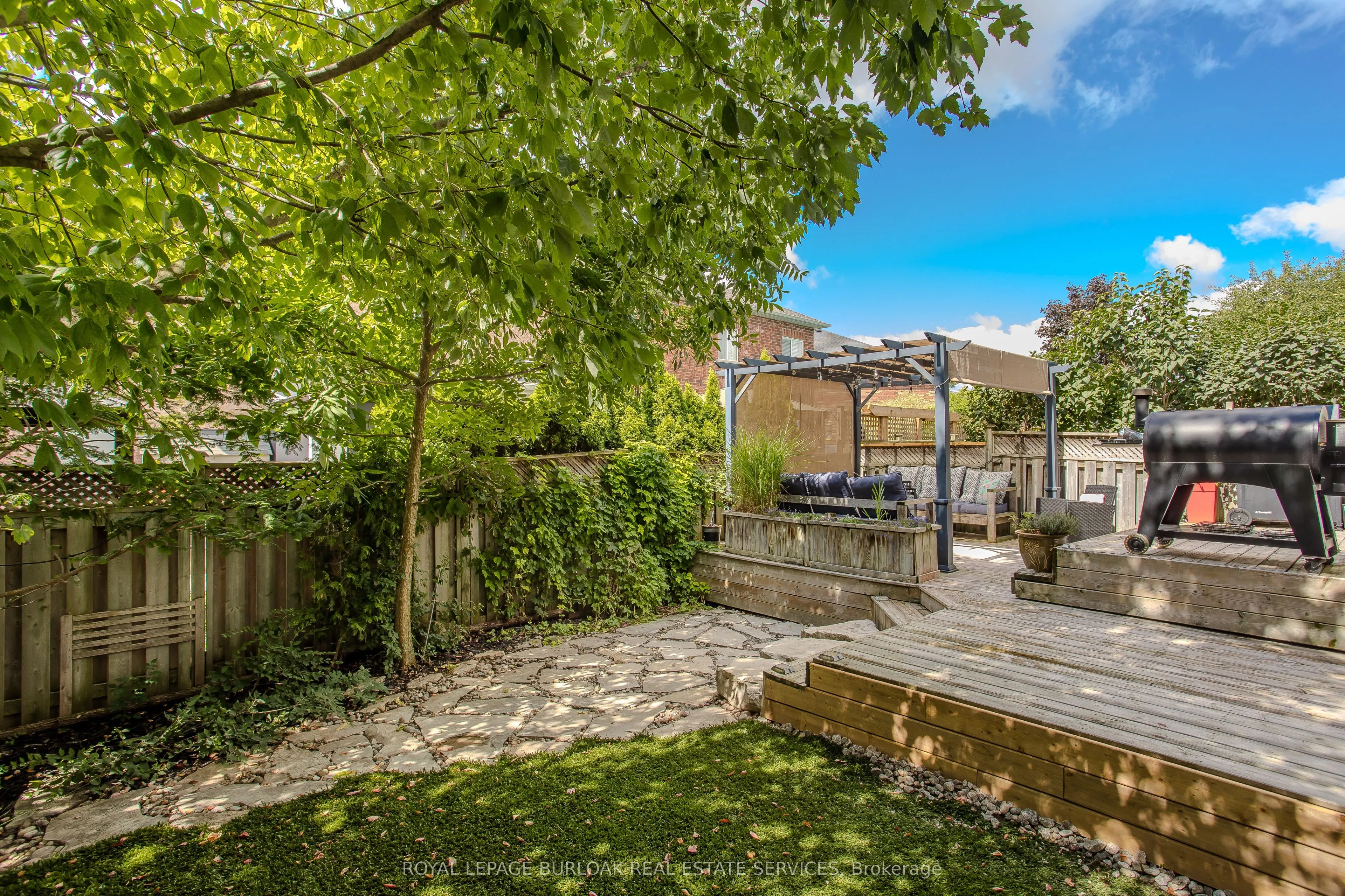 2214 Kenneth Crescent